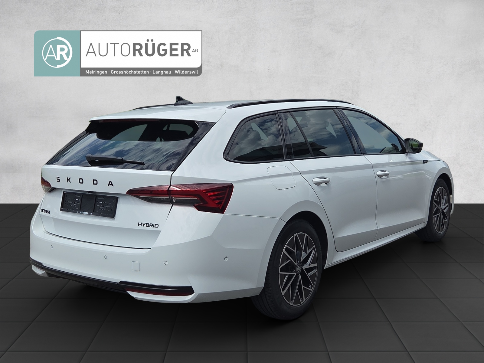 SKODA Octavia Combi 1.5 TSI mHEV DSG Sport Line-image-5