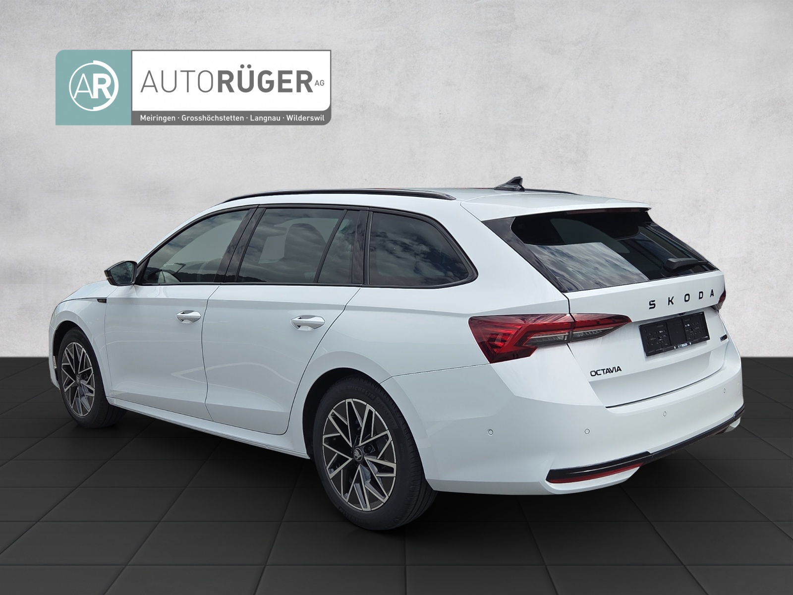 SKODA Octavia Combi 1.5 TSI mHEV DSG Sport Line-image-3