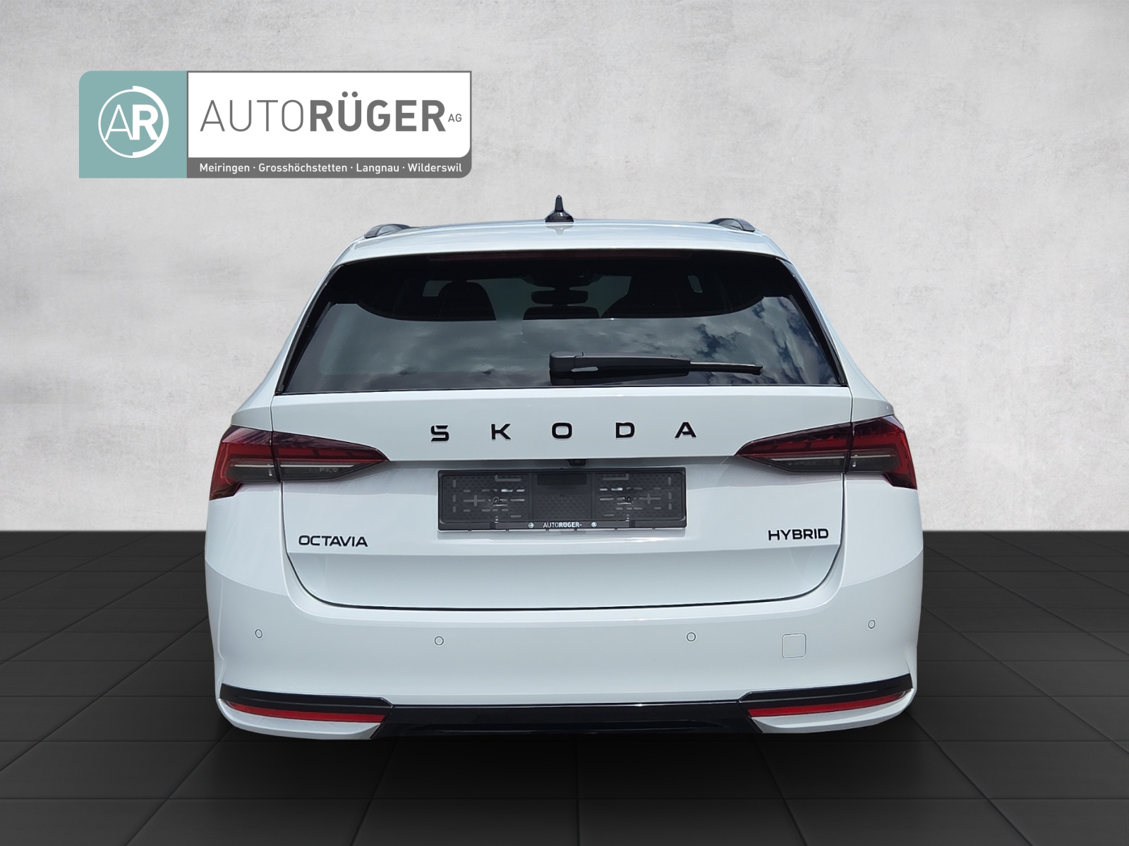 SKODA Octavia Combi 1.5 TSI mHEV DSG Sport Line-image-4