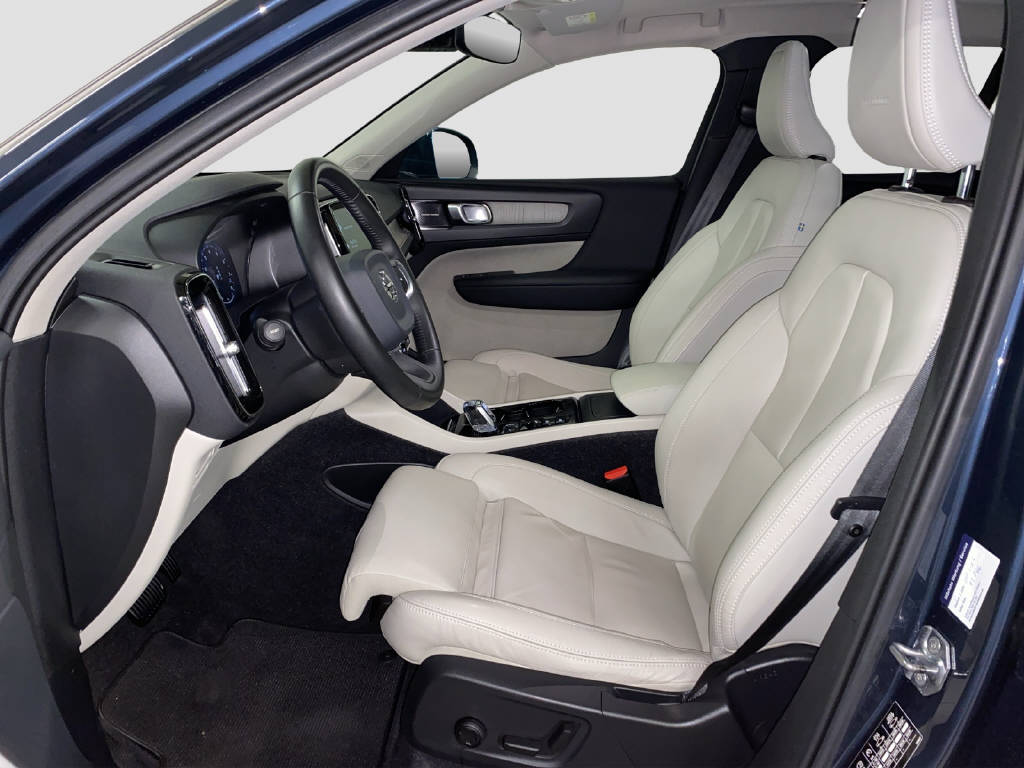 VOLVO XC40 2.0 T4 Inscription AWD-image-5