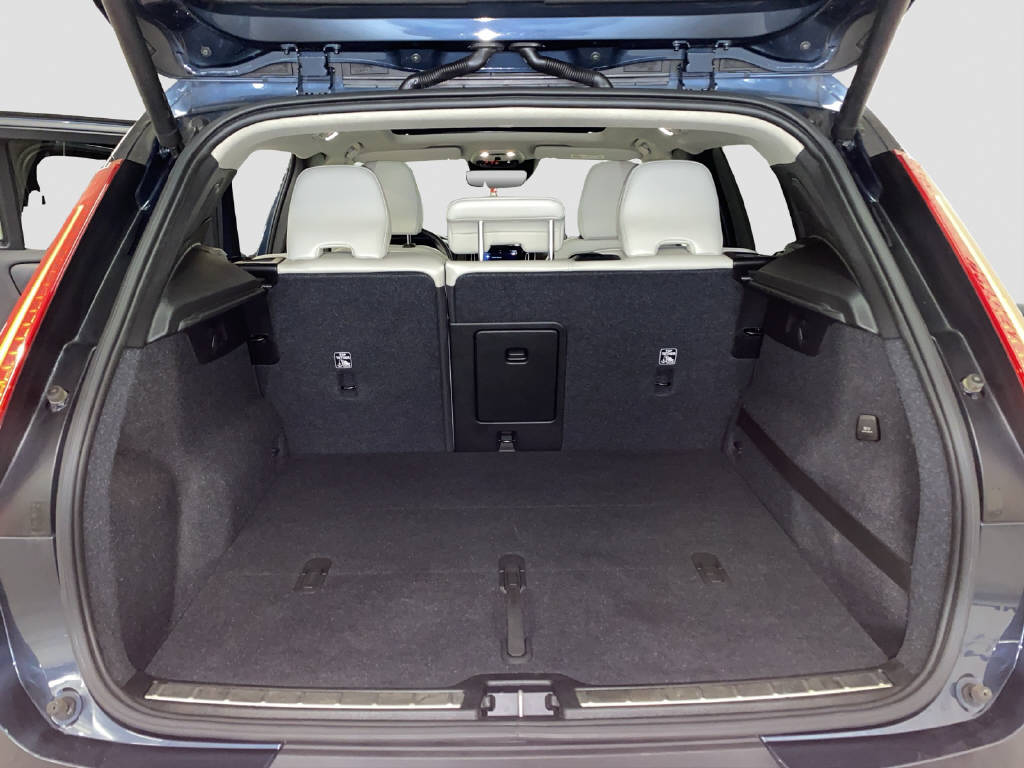 VOLVO XC40 2.0 T4 Inscription AWD-image-13