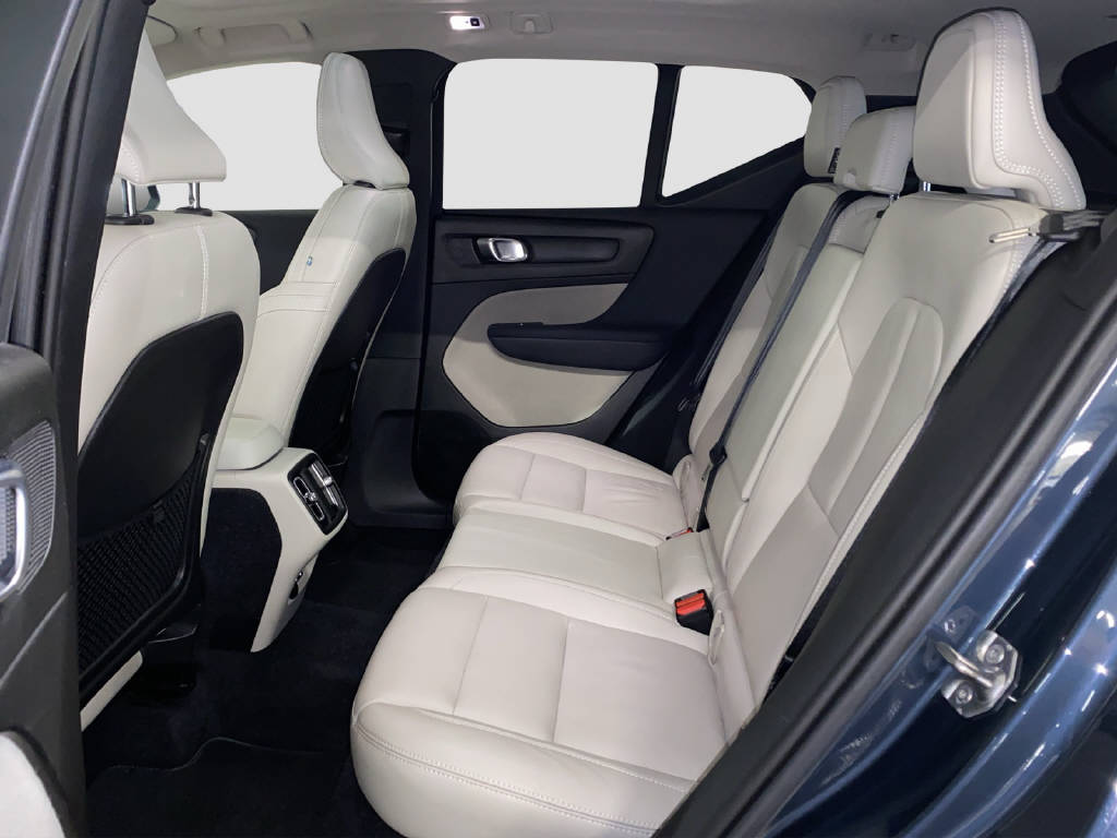 VOLVO XC40 2.0 T4 Inscription AWD-image-12
