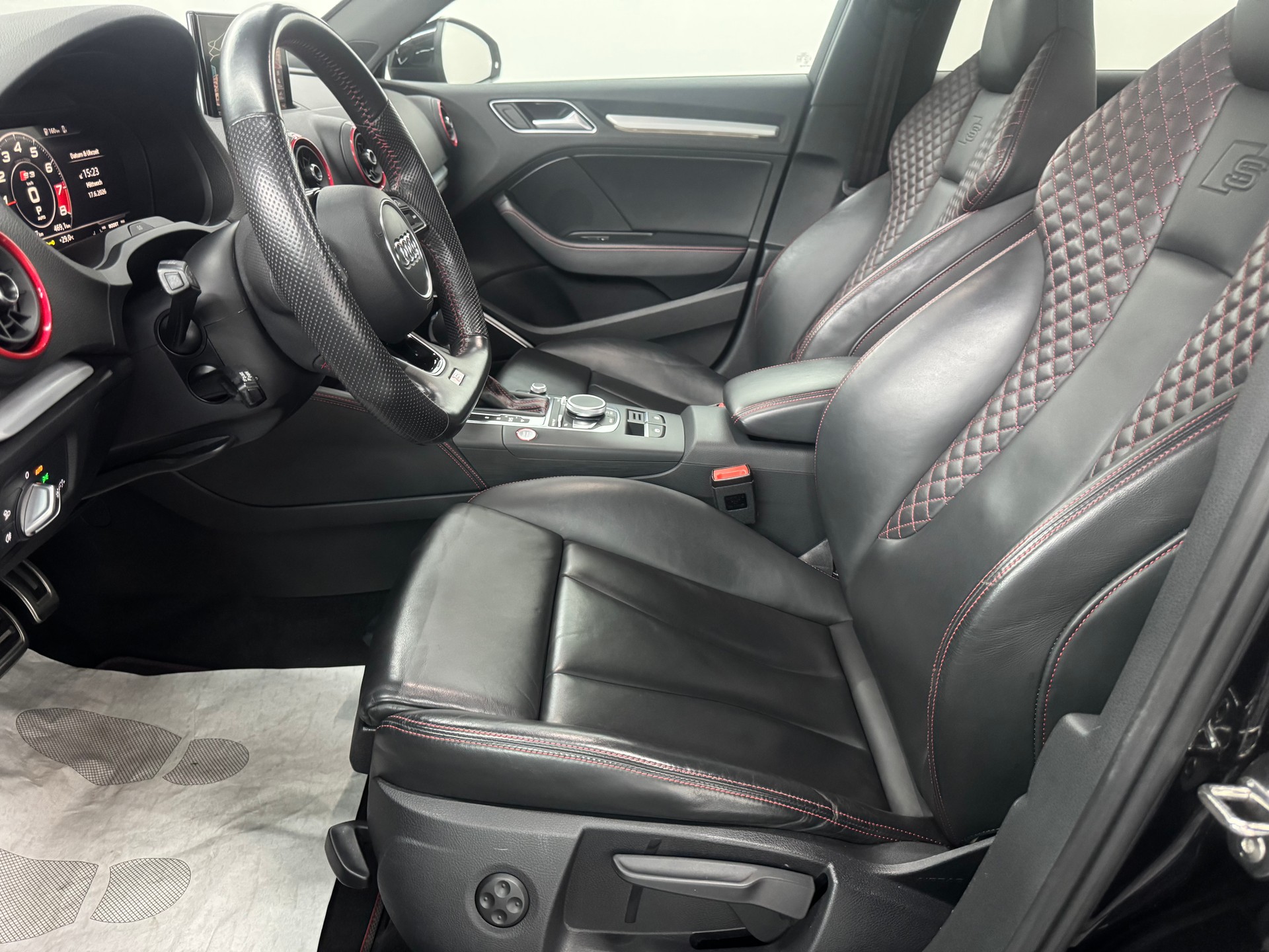 AUDI S3 Sportback 2.0 TFSI quattro S-tronic-image-16