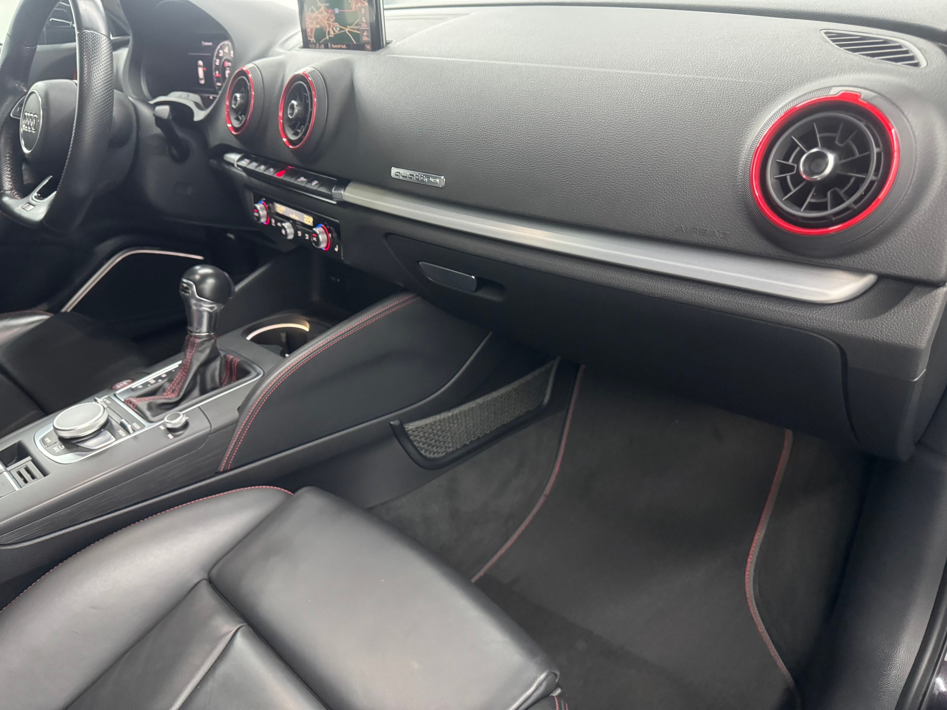 AUDI S3 Sportback 2.0 TFSI quattro S-tronic-image-14