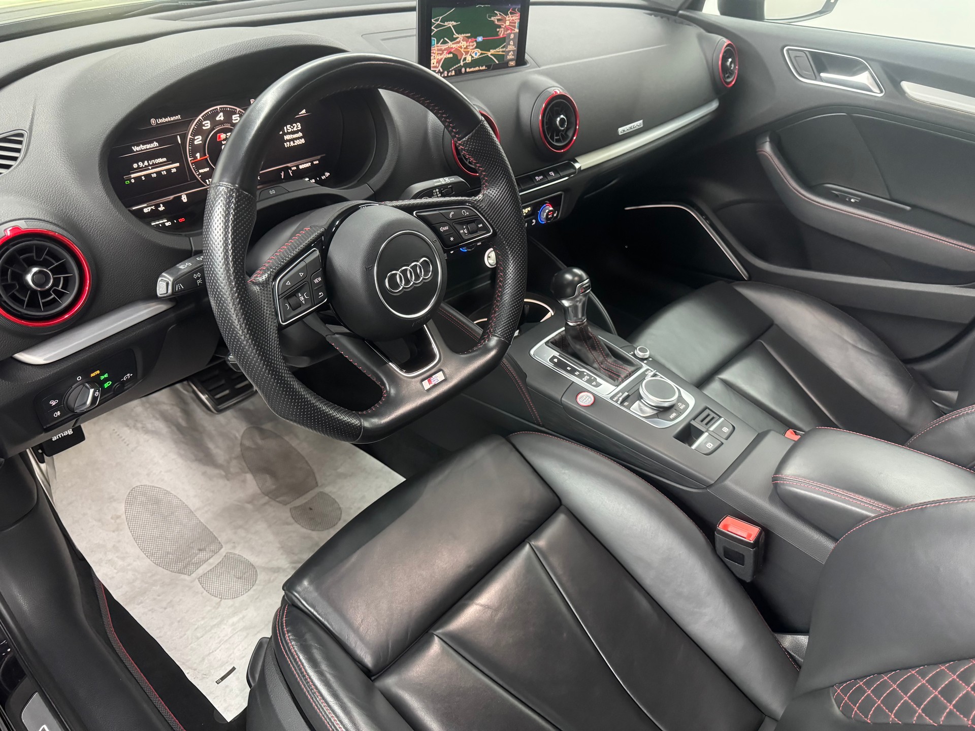 AUDI S3 Sportback 2.0 TFSI quattro S-tronic-image-15