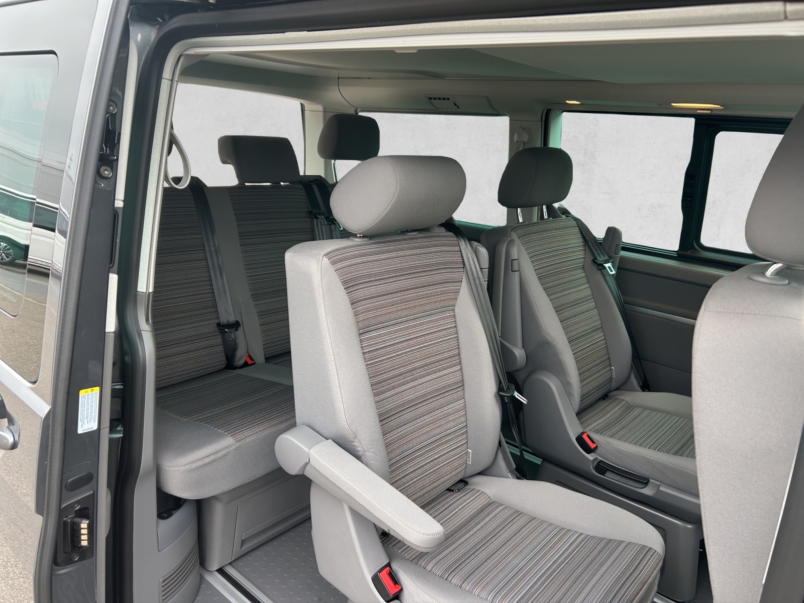 VW T6.1 California 2.0 TDI Beach Liberty DSG-image-10