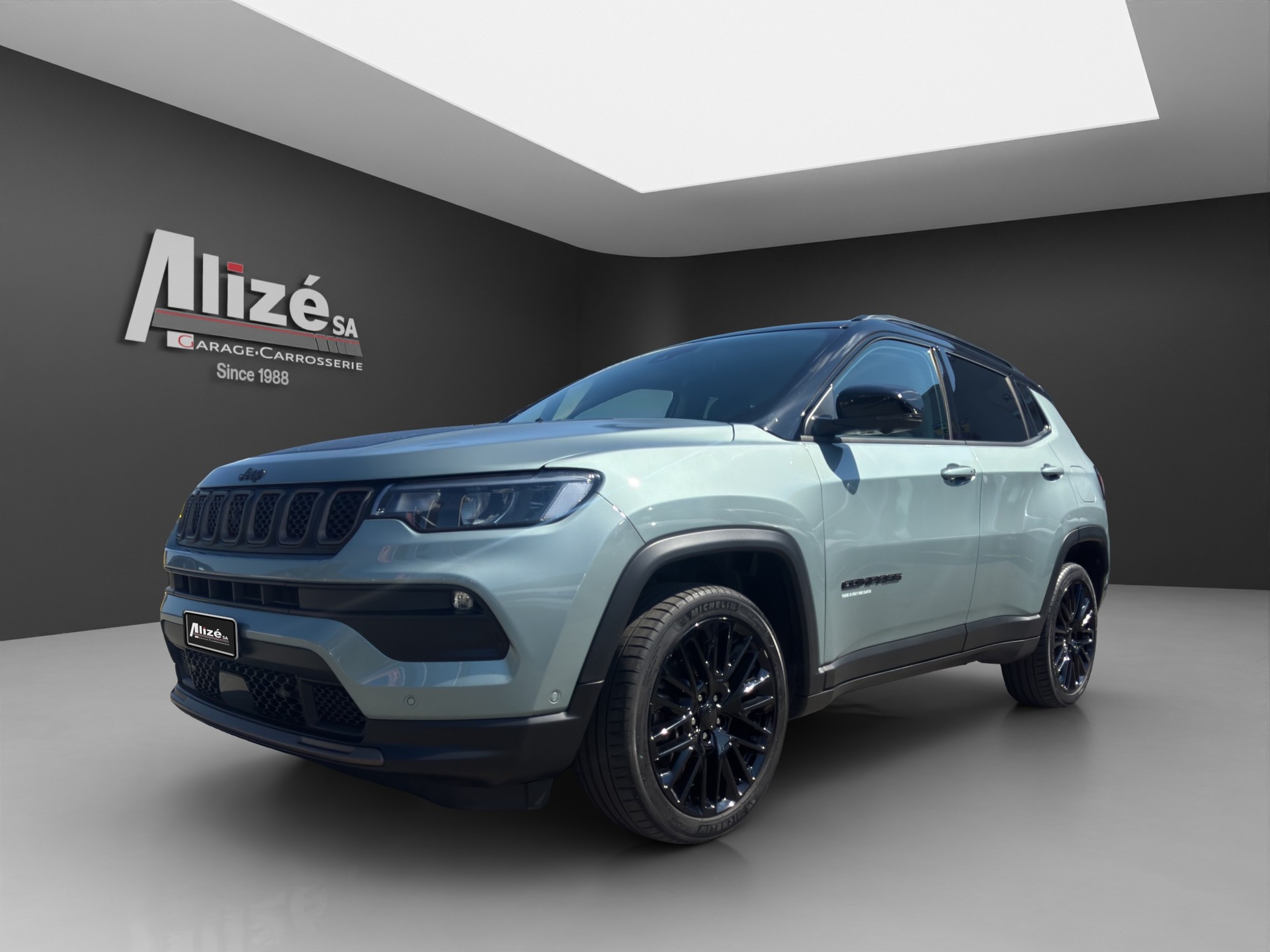 JEEP Compass 1.3 T PHEV Upland Plus Sky AWD-image-2