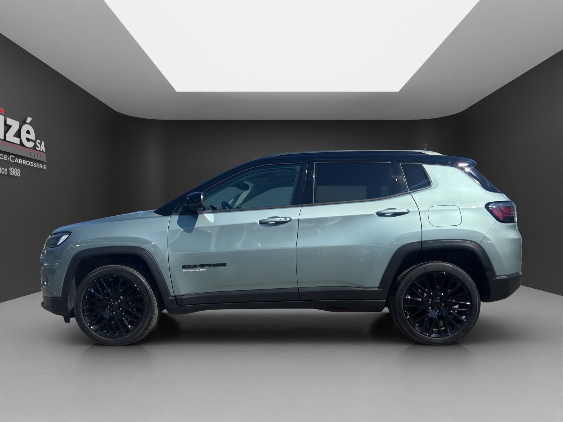 JEEP Compass 1.3 T PHEV Upland Plus Sky AWD-image-3