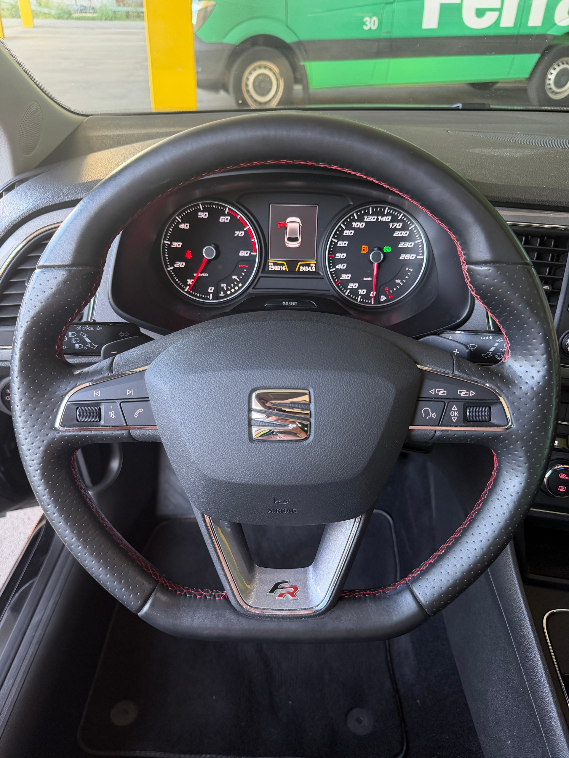 SEAT Leon 1.8 TSI FR DSG-image-13