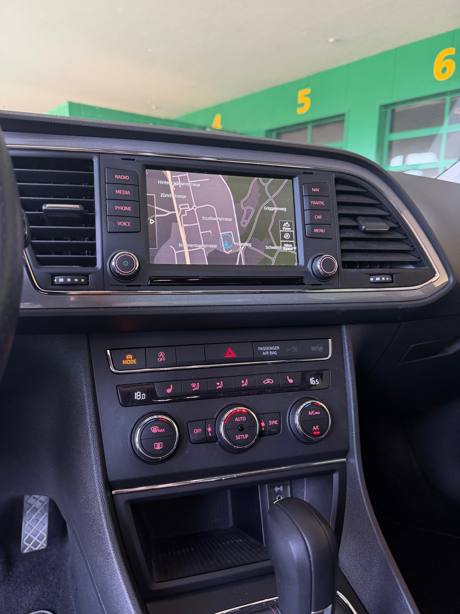 SEAT Leon 1.8 TSI FR DSG-image-11