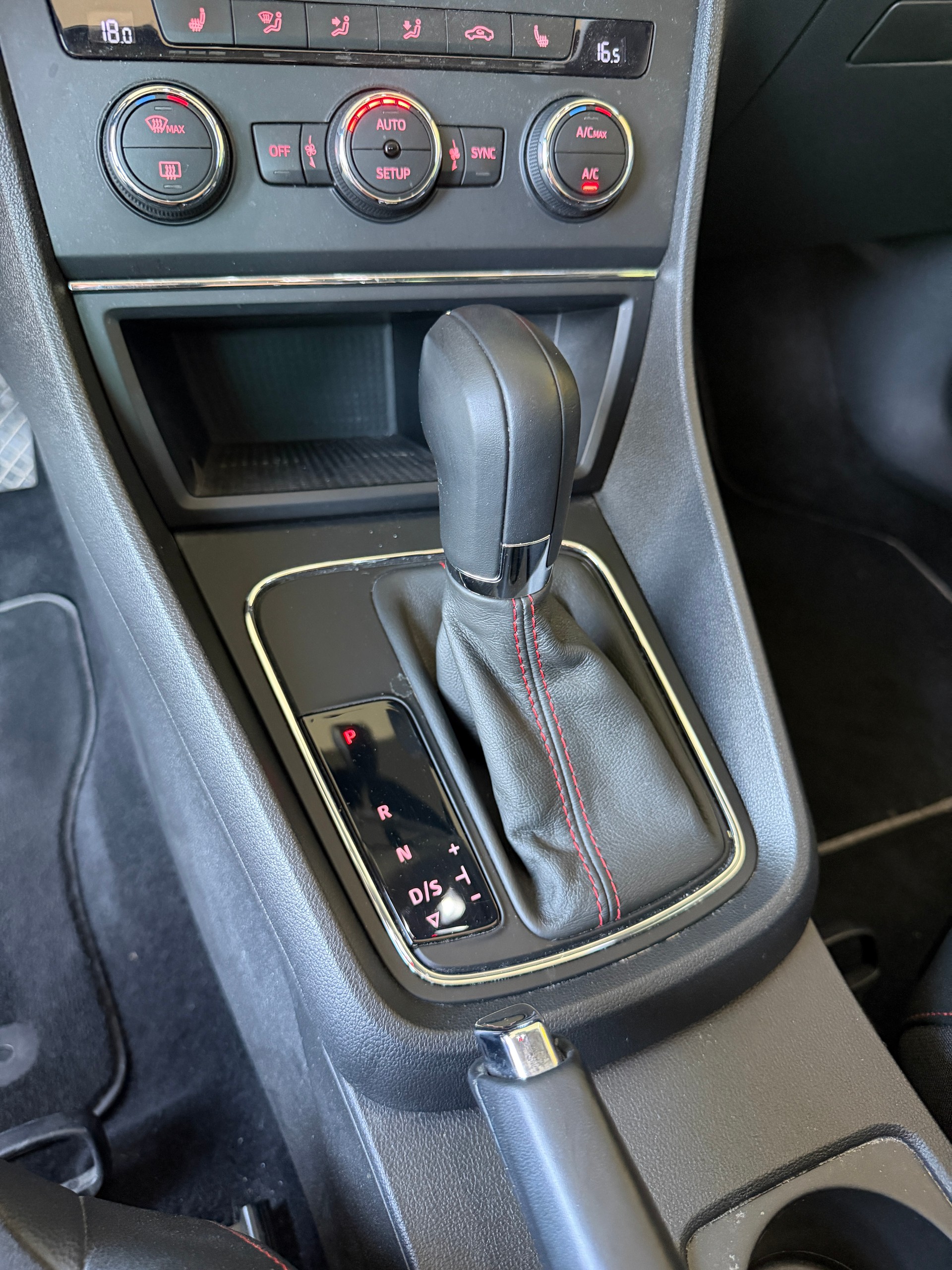 SEAT Leon 1.8 TSI FR DSG-image-12