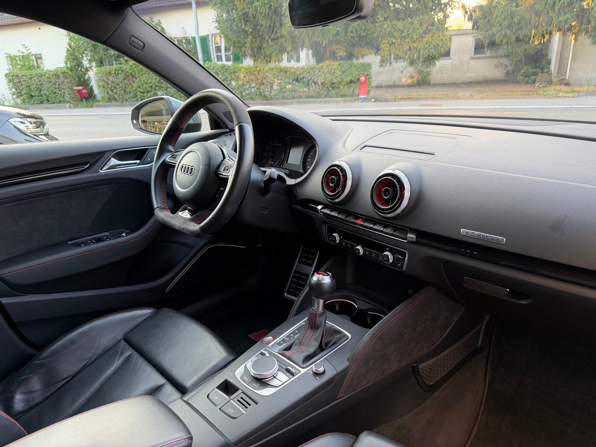AUDI RS3 2.5 TSI quattro S-tronic-image-11