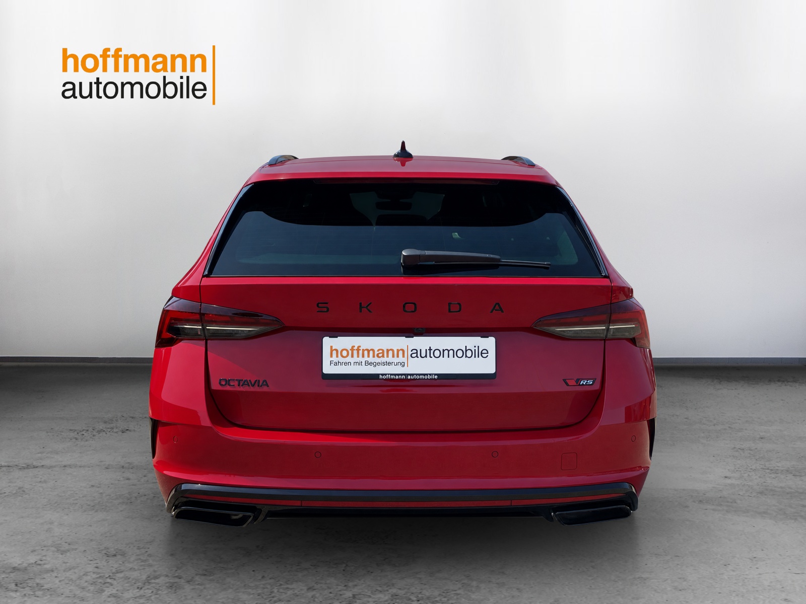 SKODA Octavia Combi 2.0 TSI DSG RS 30 Years Edition-image-4