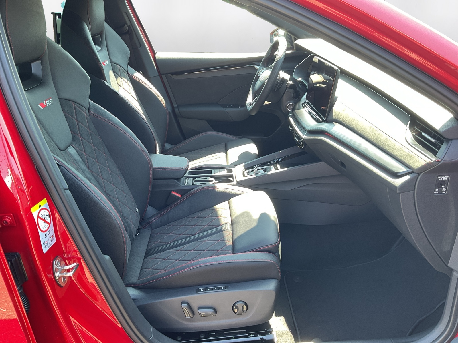 SKODA Octavia Combi 2.0 TSI DSG RS 30 Years Edition-image-13