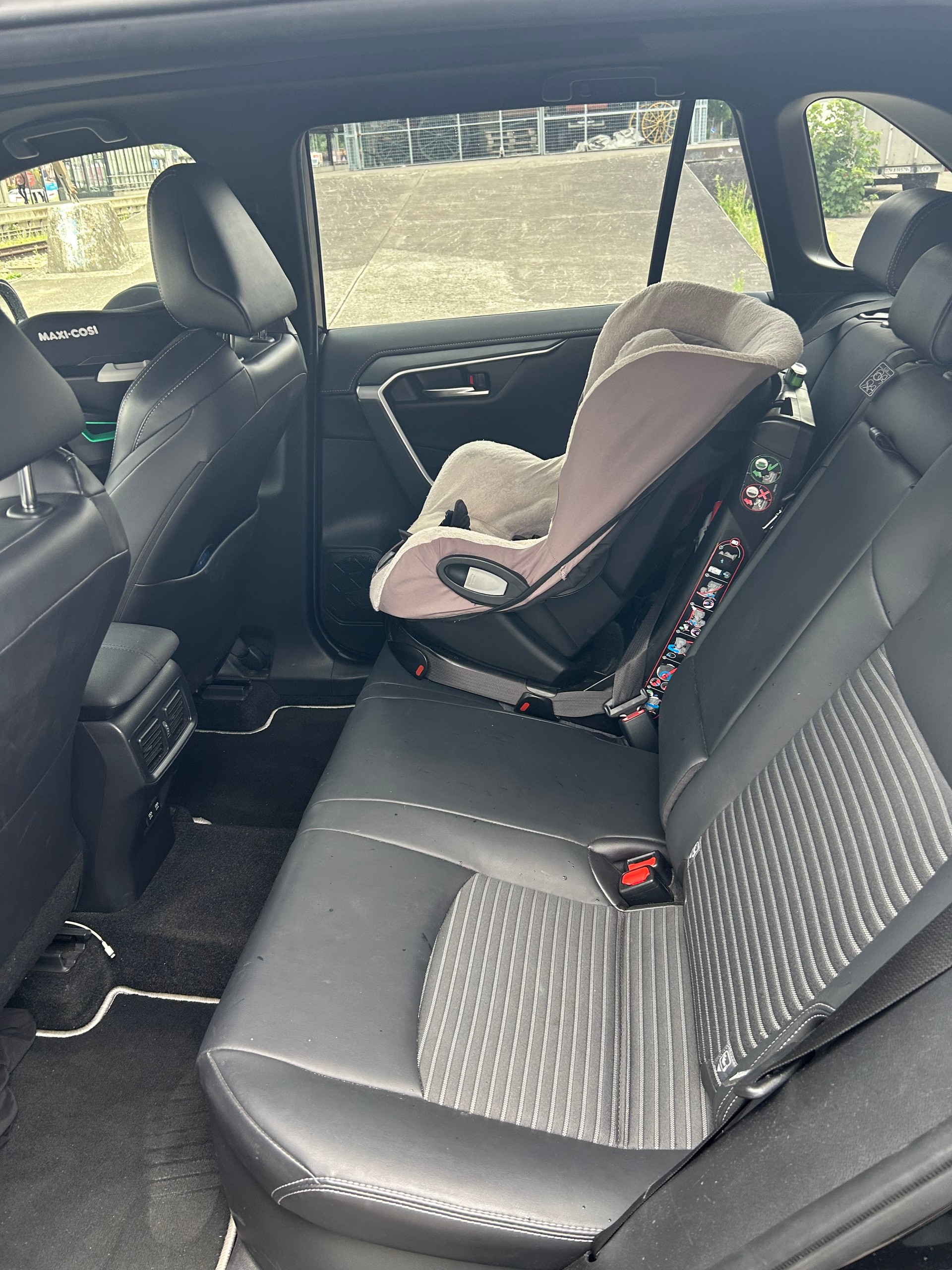 TOYOTA 2.5 HEV Black Edition-image-3