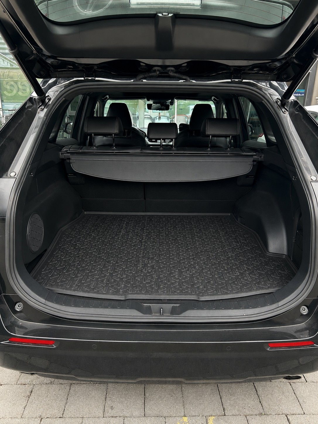 TOYOTA 2.5 HEV Black Edition-image-1