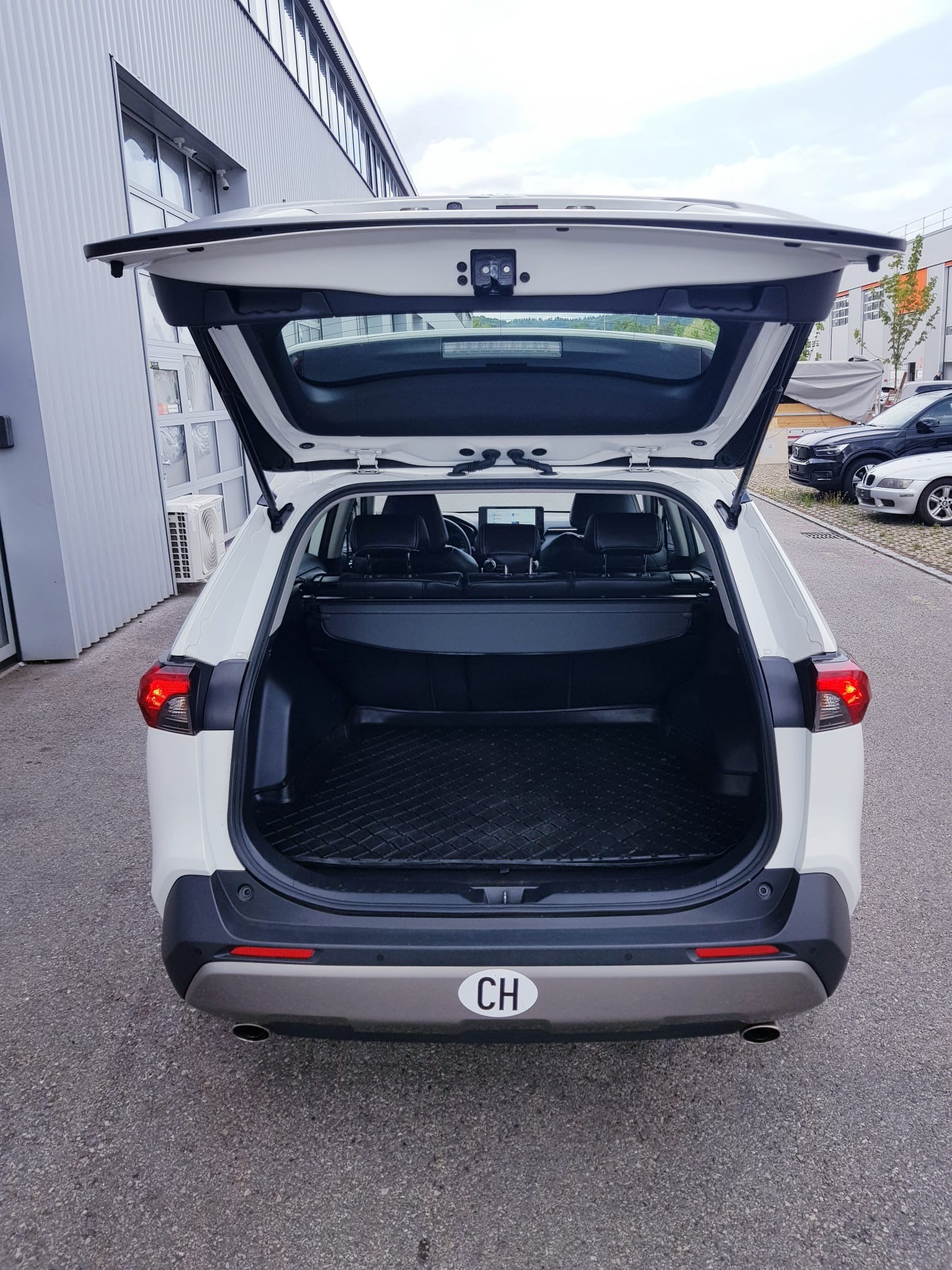 TOYOTA RAV-4 2.5 HSD Comfort e-CVT 4WD Leasing Finanzierung möglich-image-14