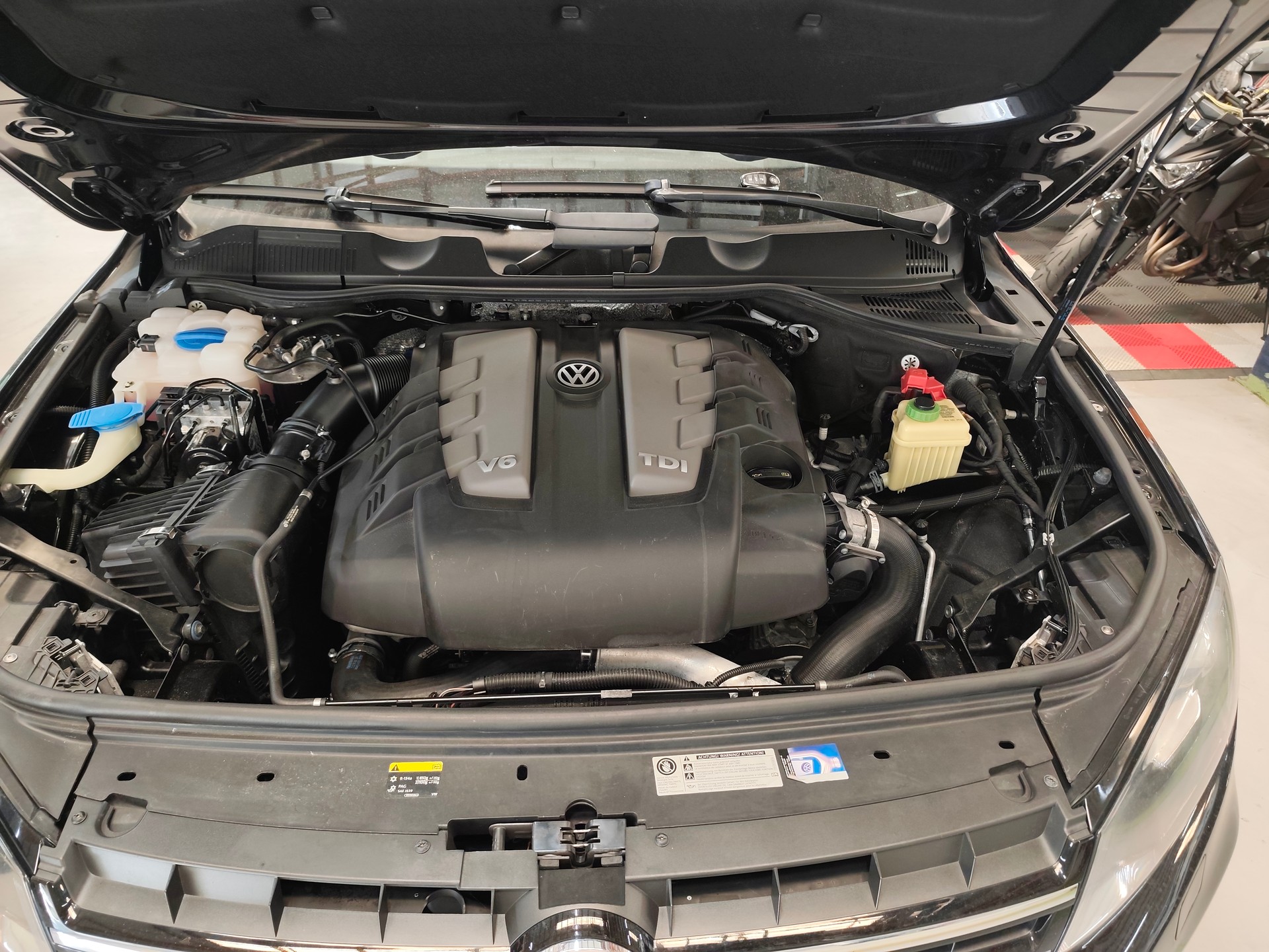 VW 3.0 V6 TDI 245 BMT Black Pearl-image-13