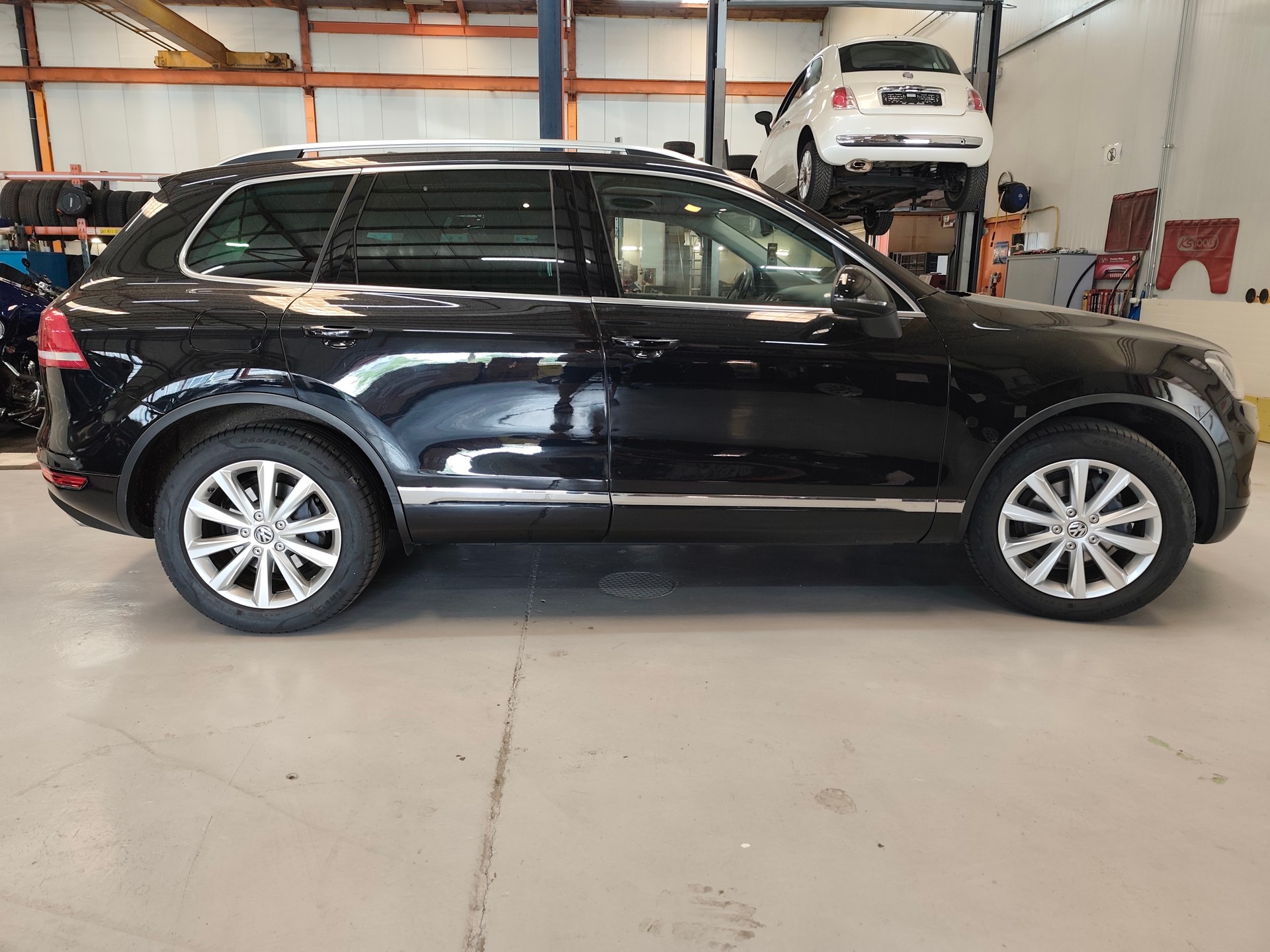 VW 3.0 V6 TDI 245 BMT Black Pearl-image-1
