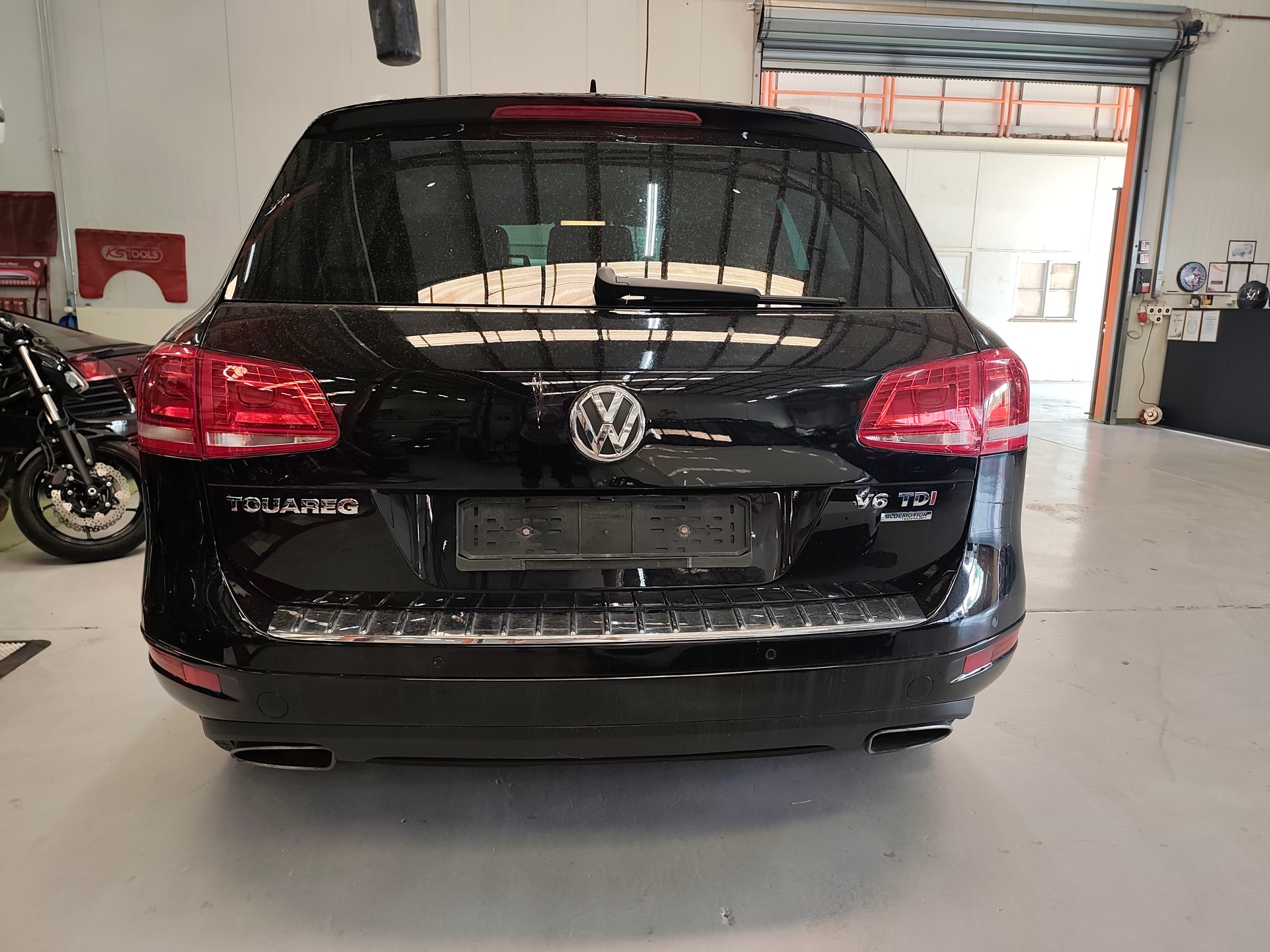 VW 3.0 V6 TDI 245 BMT Black Pearl-image-2