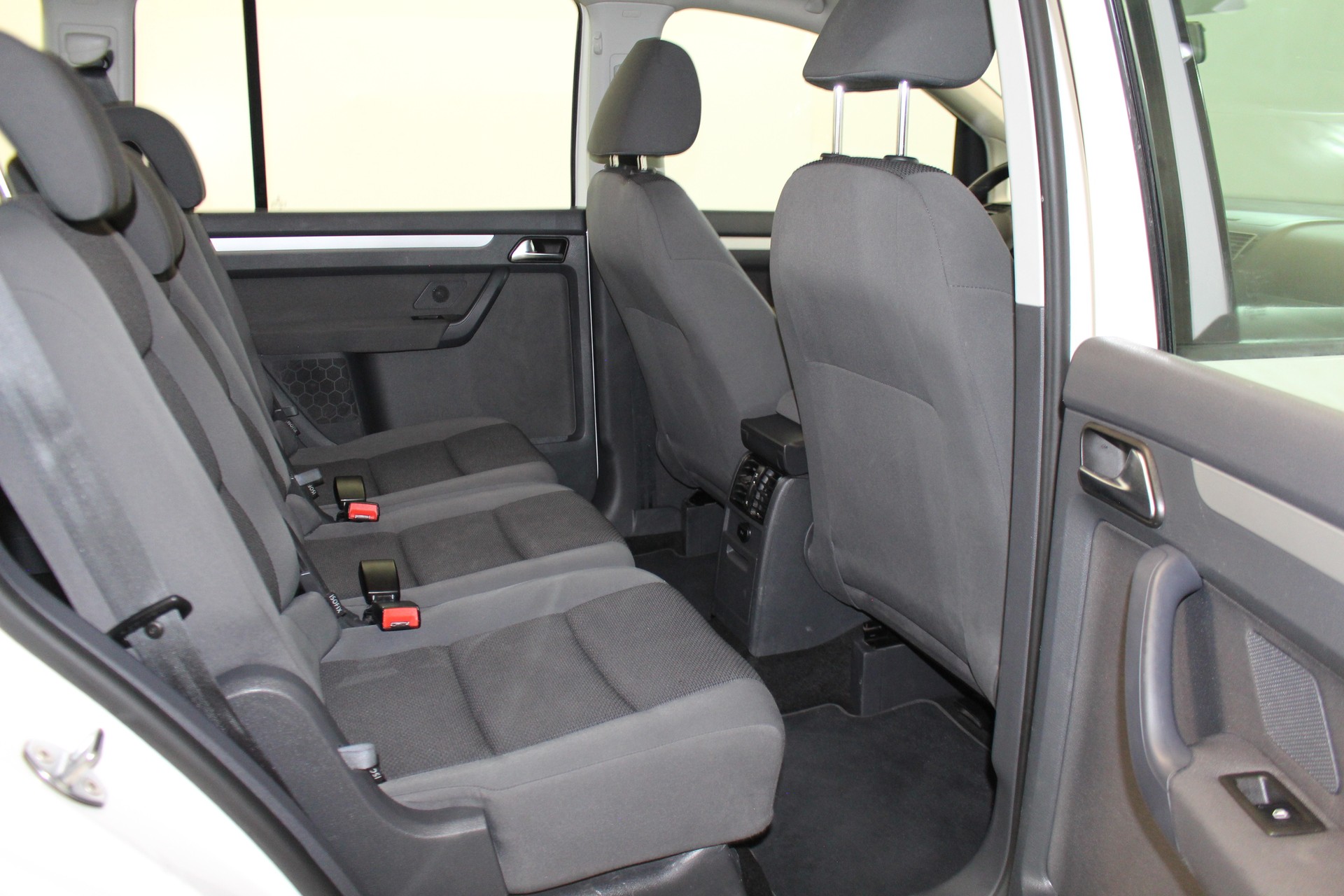 VW Touran 1.6 TDI BlueMT Trendline DSG-image-27