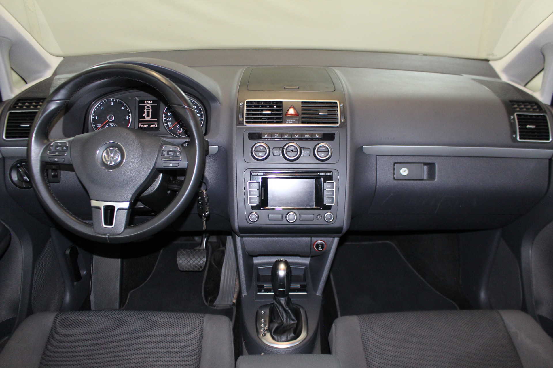 VW Touran 1.6 TDI BlueMT Trendline DSG-image-30