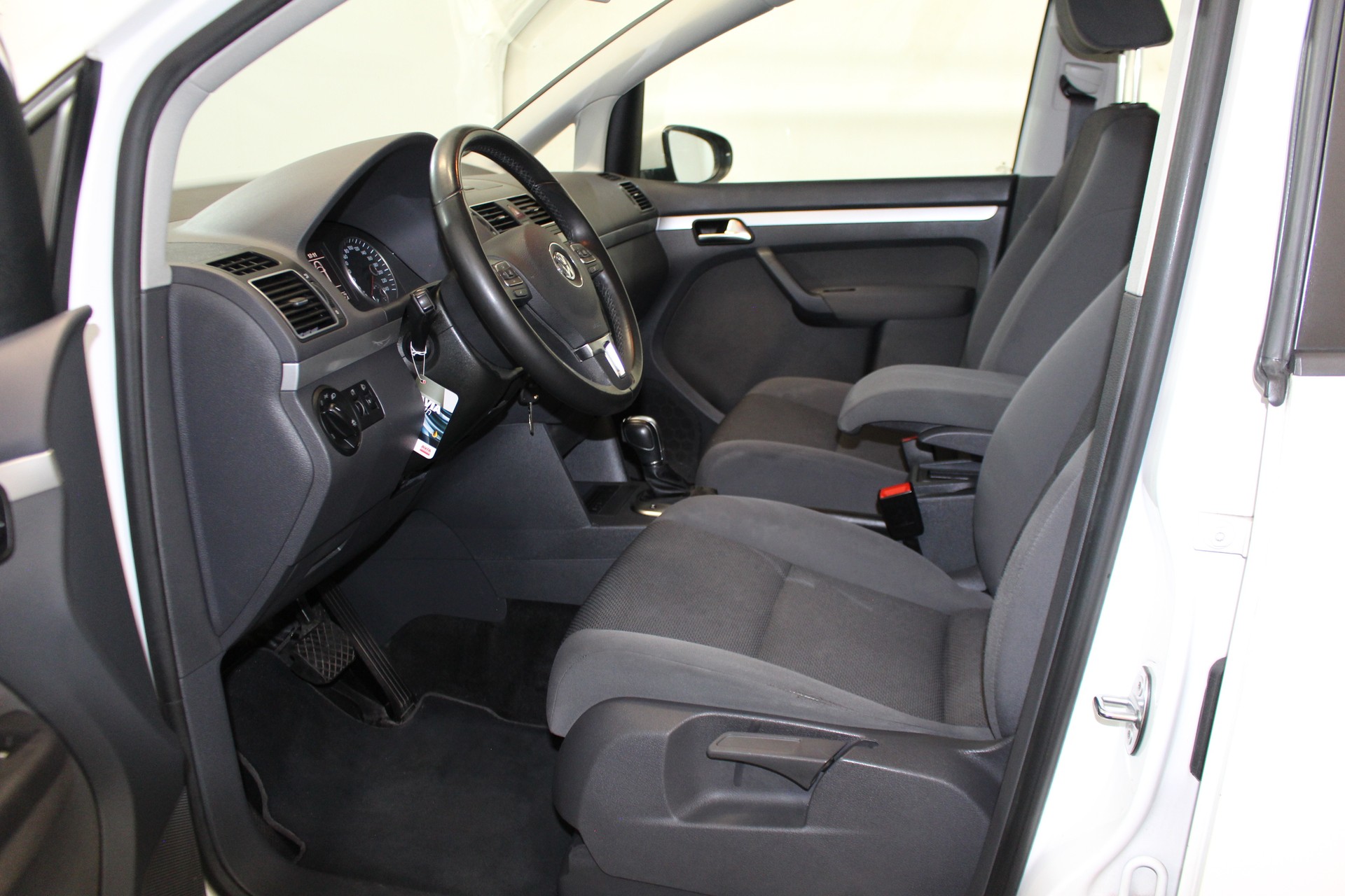 VW Touran 1.6 TDI BlueMT Trendline DSG-image-24