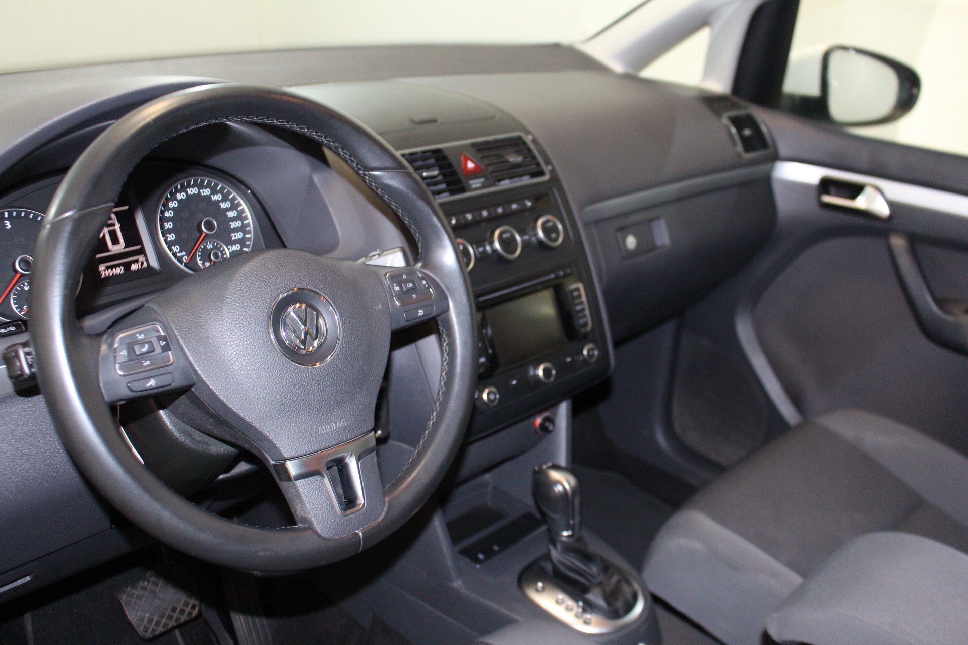 VW Touran 1.6 TDI BlueMT Trendline DSG-image-11