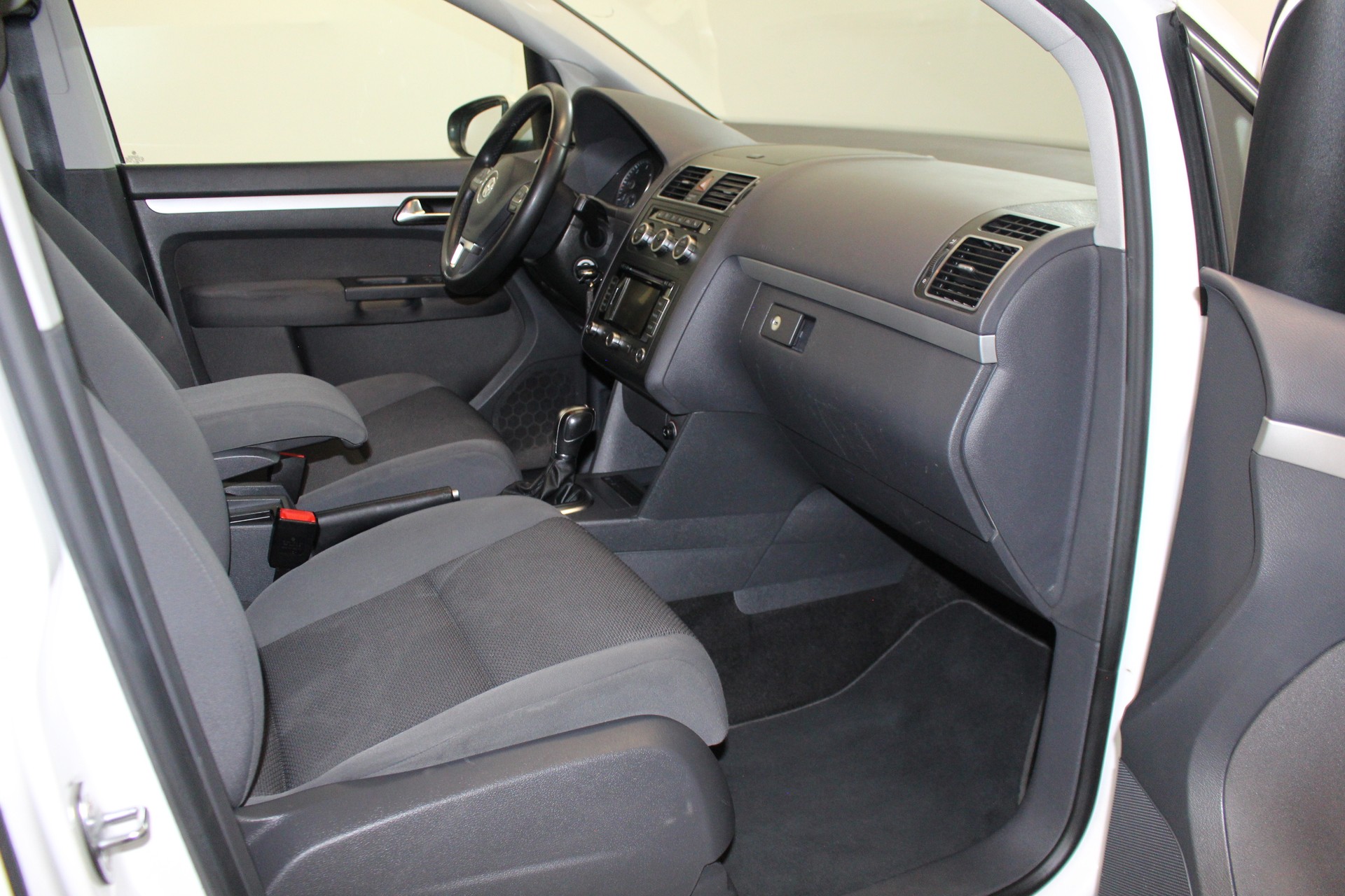 VW Touran 1.6 TDI BlueMT Trendline DSG-image-10