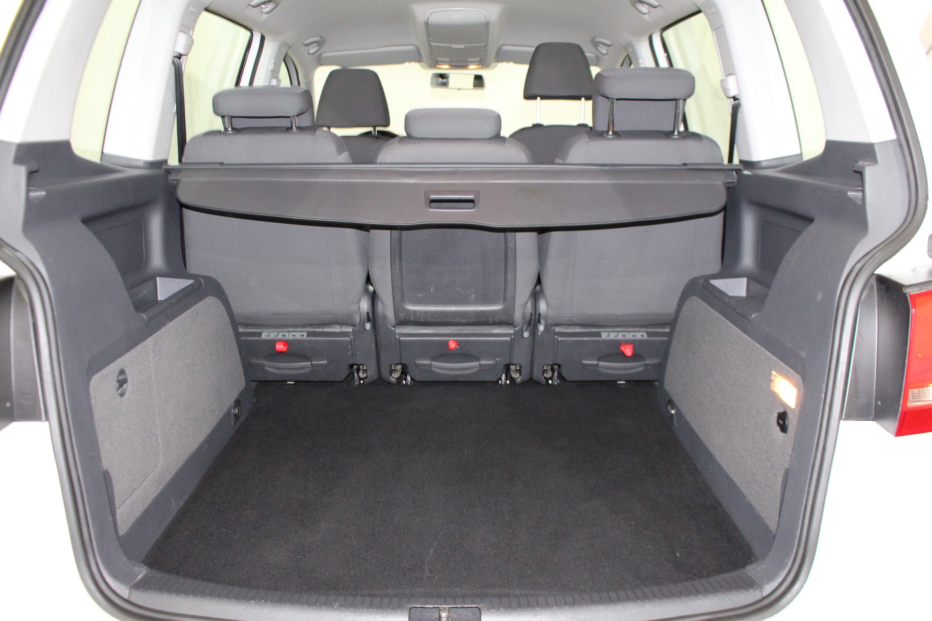 VW Touran 1.6 TDI BlueMT Trendline DSG-image-8