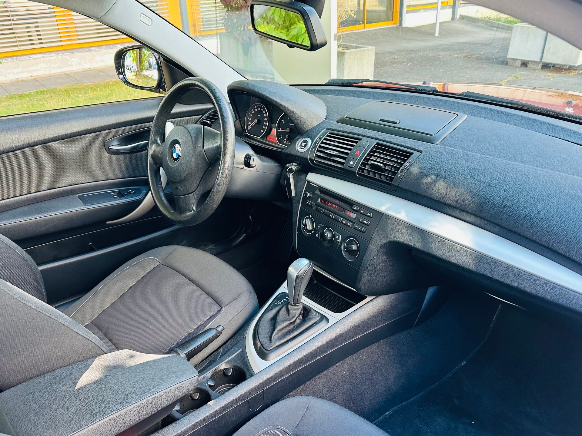 BMW 120i Coupé Steptronic-image-11