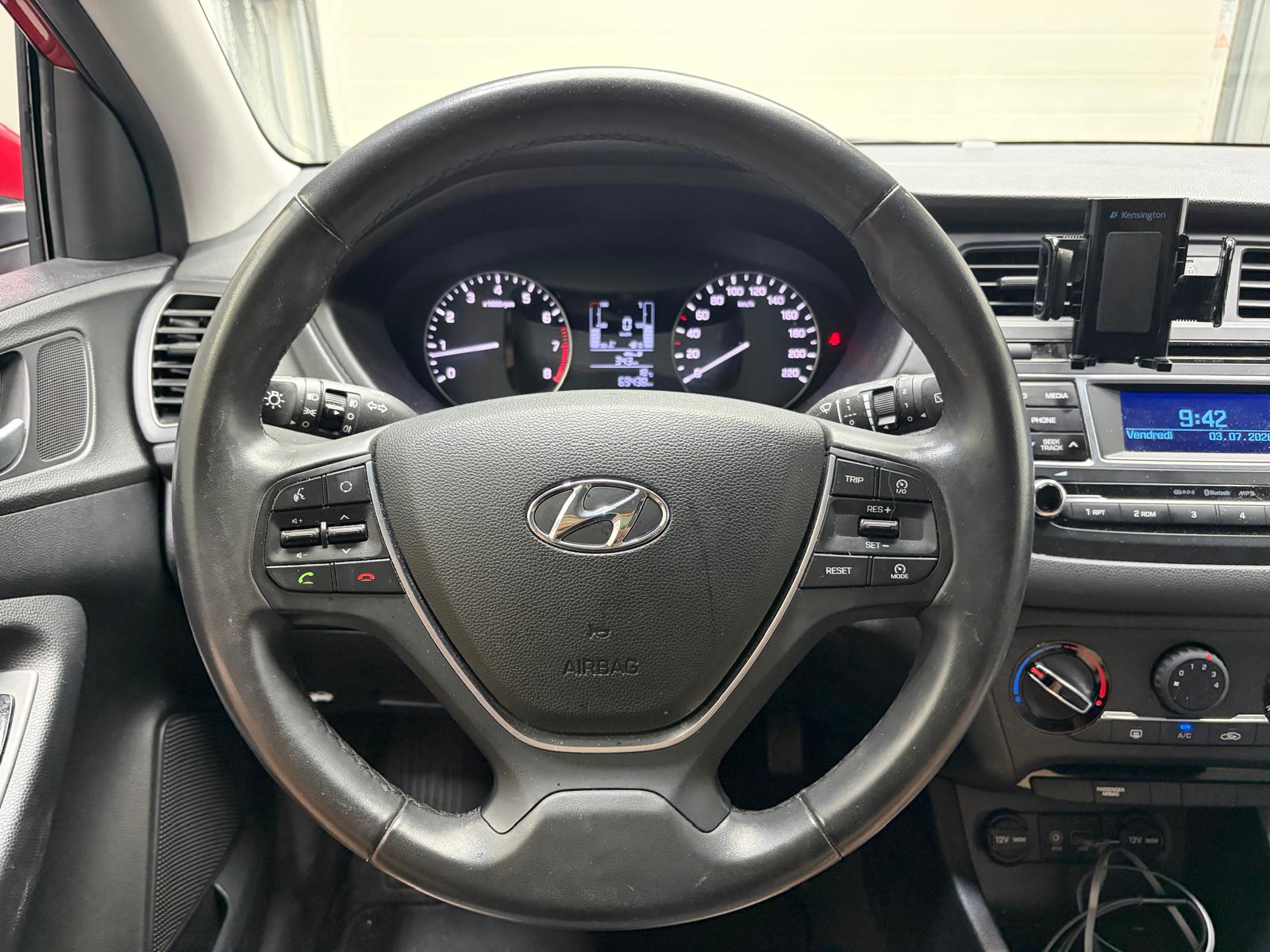 HYUNDAI i20 1.4 Amplia-image-14