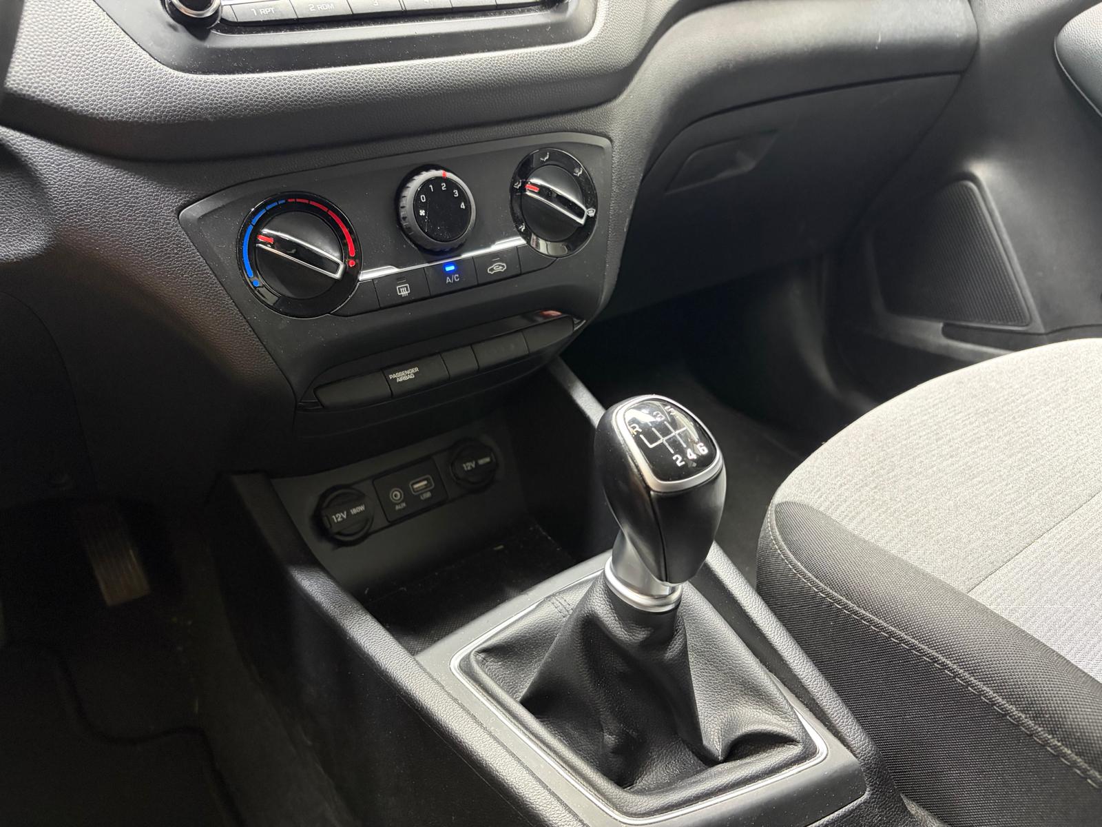 HYUNDAI i20 1.4 Amplia-image-20