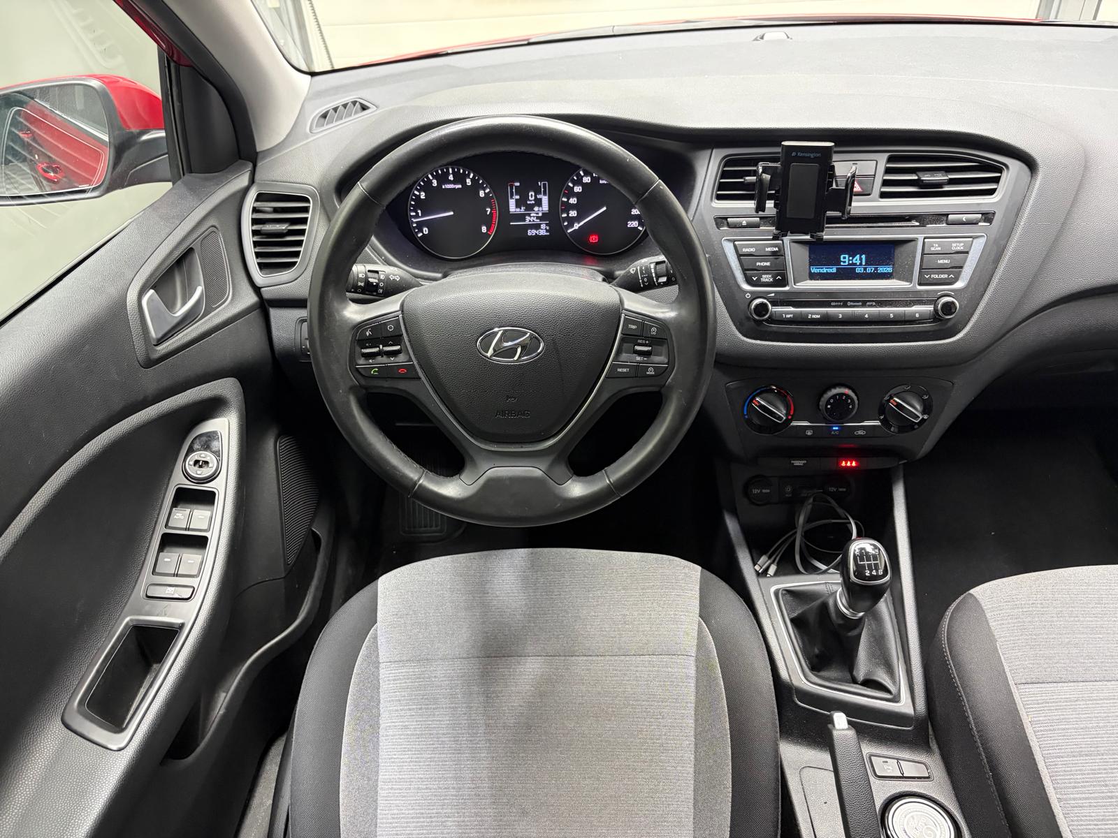 HYUNDAI i20 1.4 Amplia-image-13