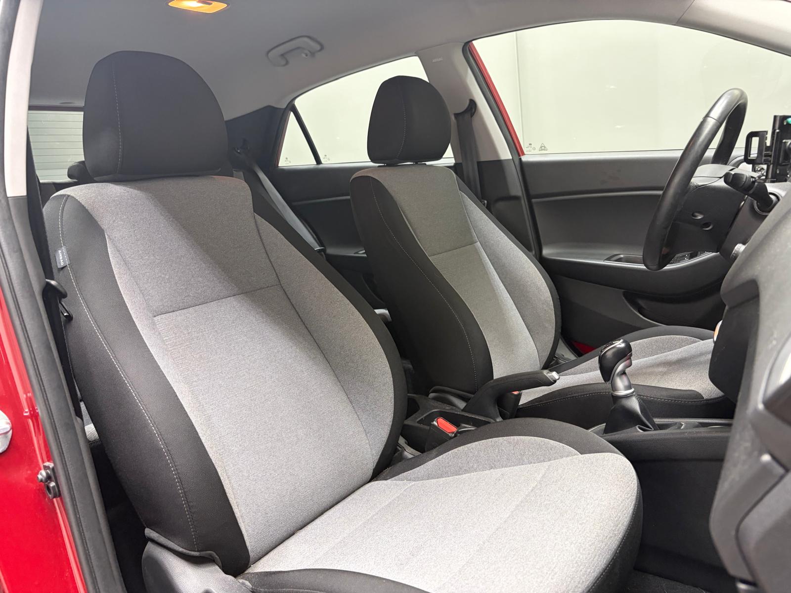 HYUNDAI i20 1.4 Amplia-image-10