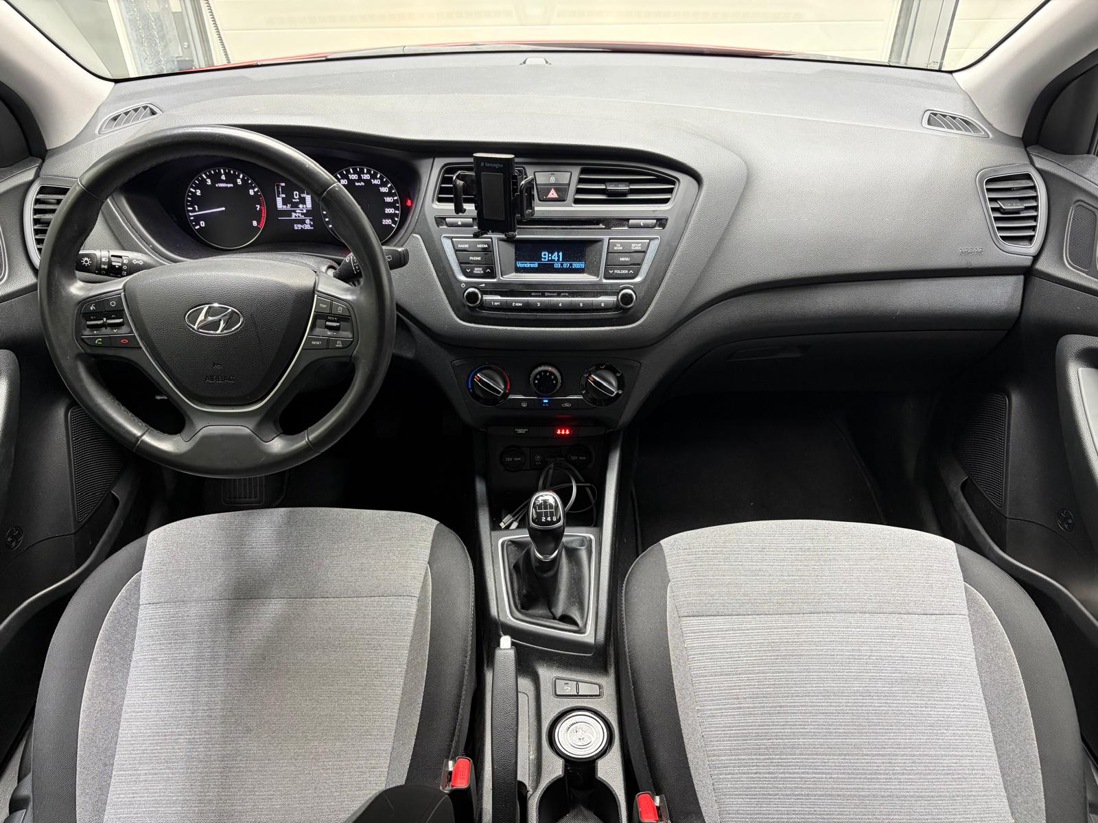 HYUNDAI i20 1.4 Amplia-image-12