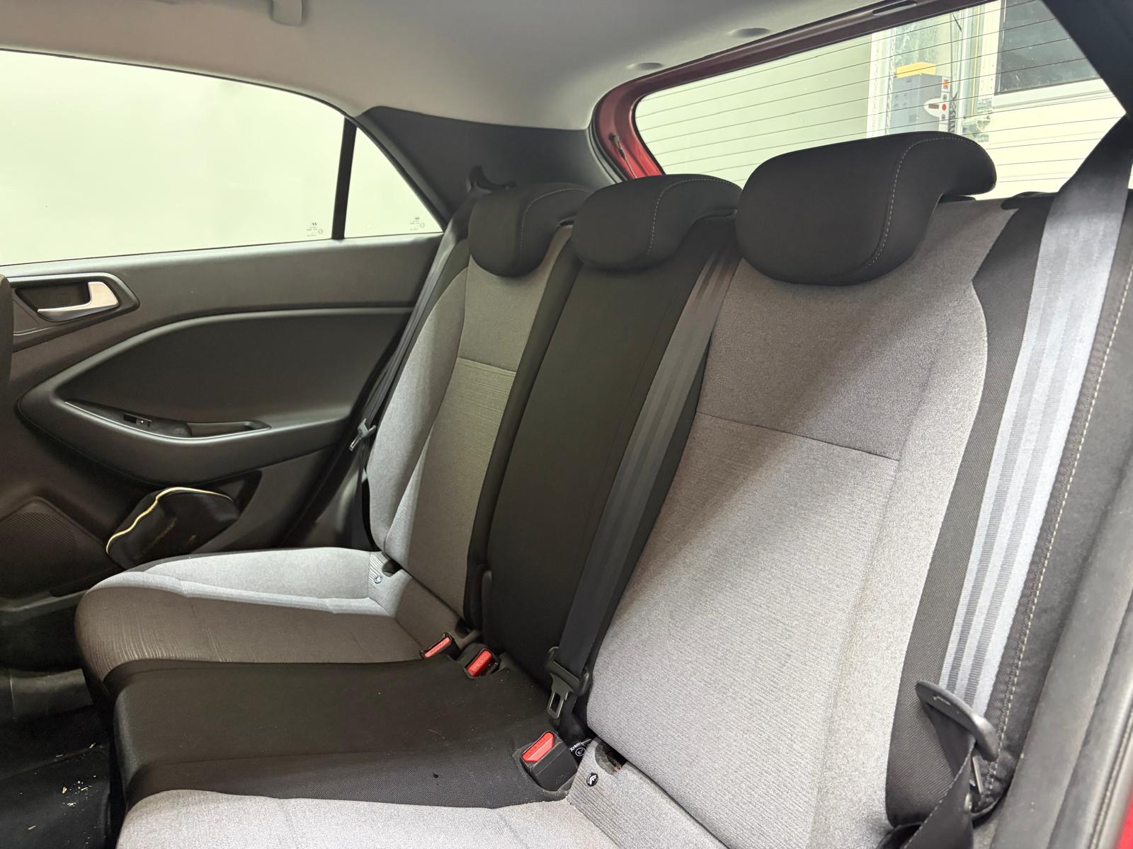 HYUNDAI i20 1.4 Amplia-image-9