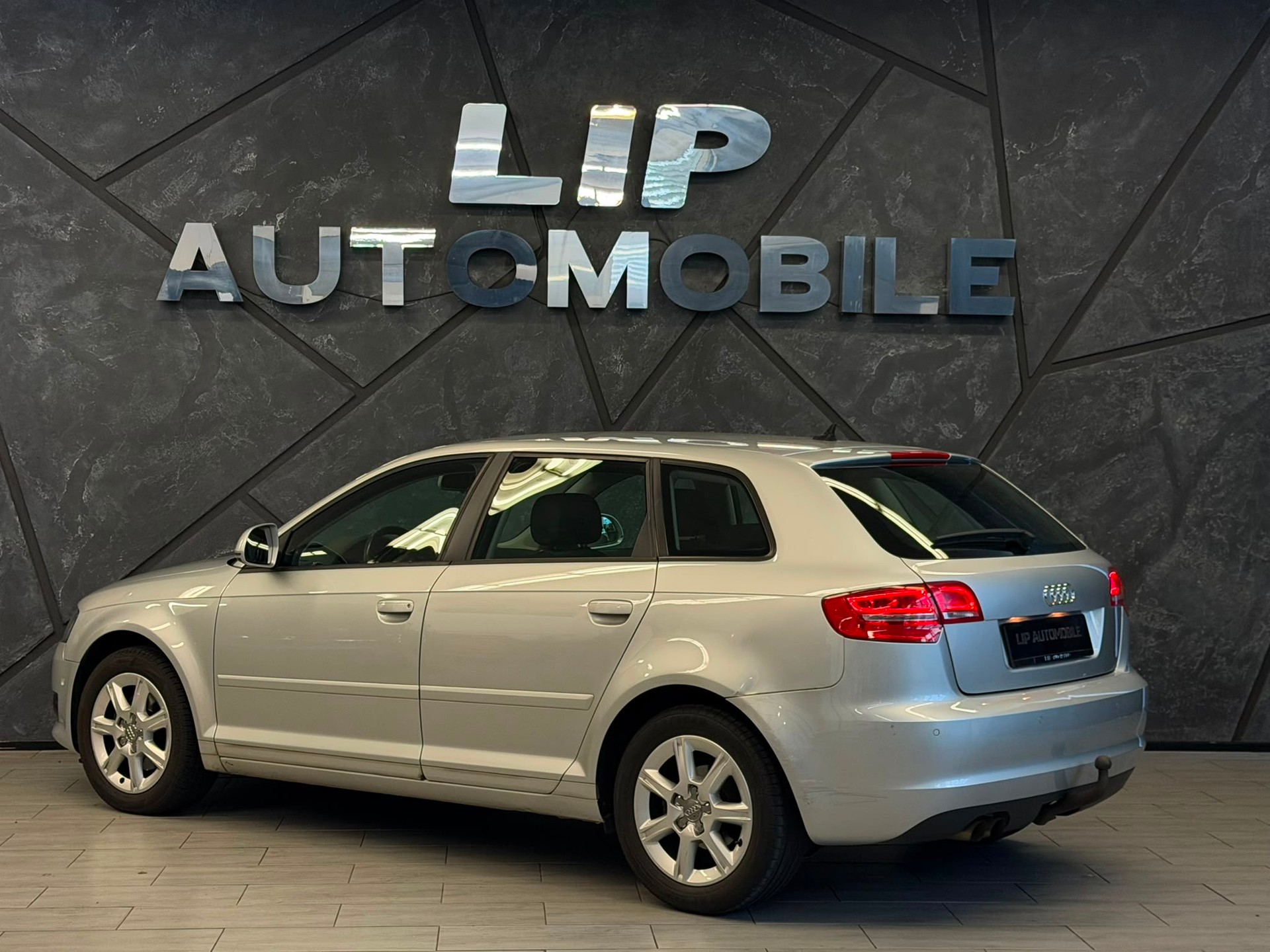 AUDI A3 Sportback 1.4 TFSI Ambiente S-tronic-image-7