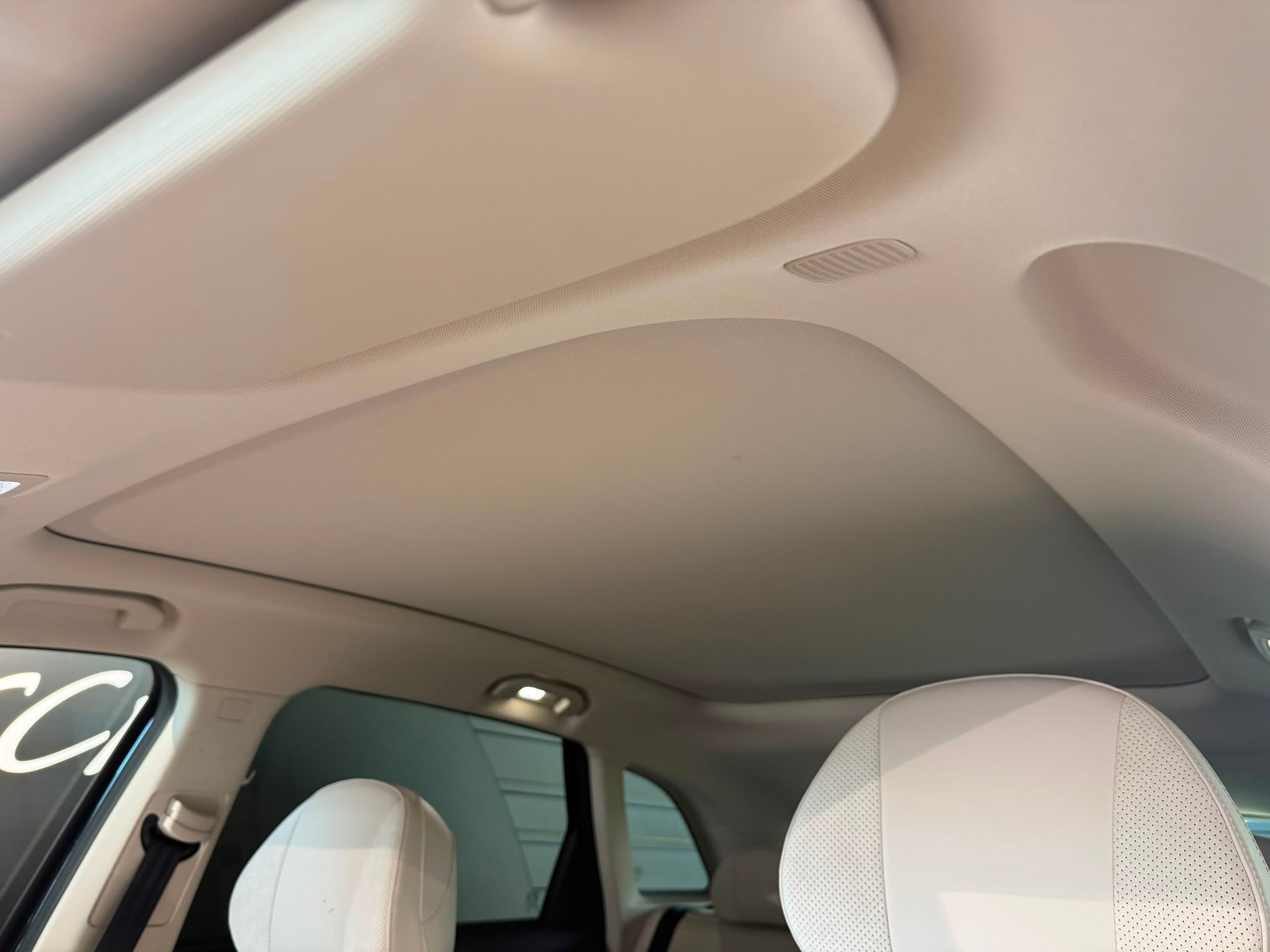 MG S6 EV 77kWh Luxury AWD-image-24