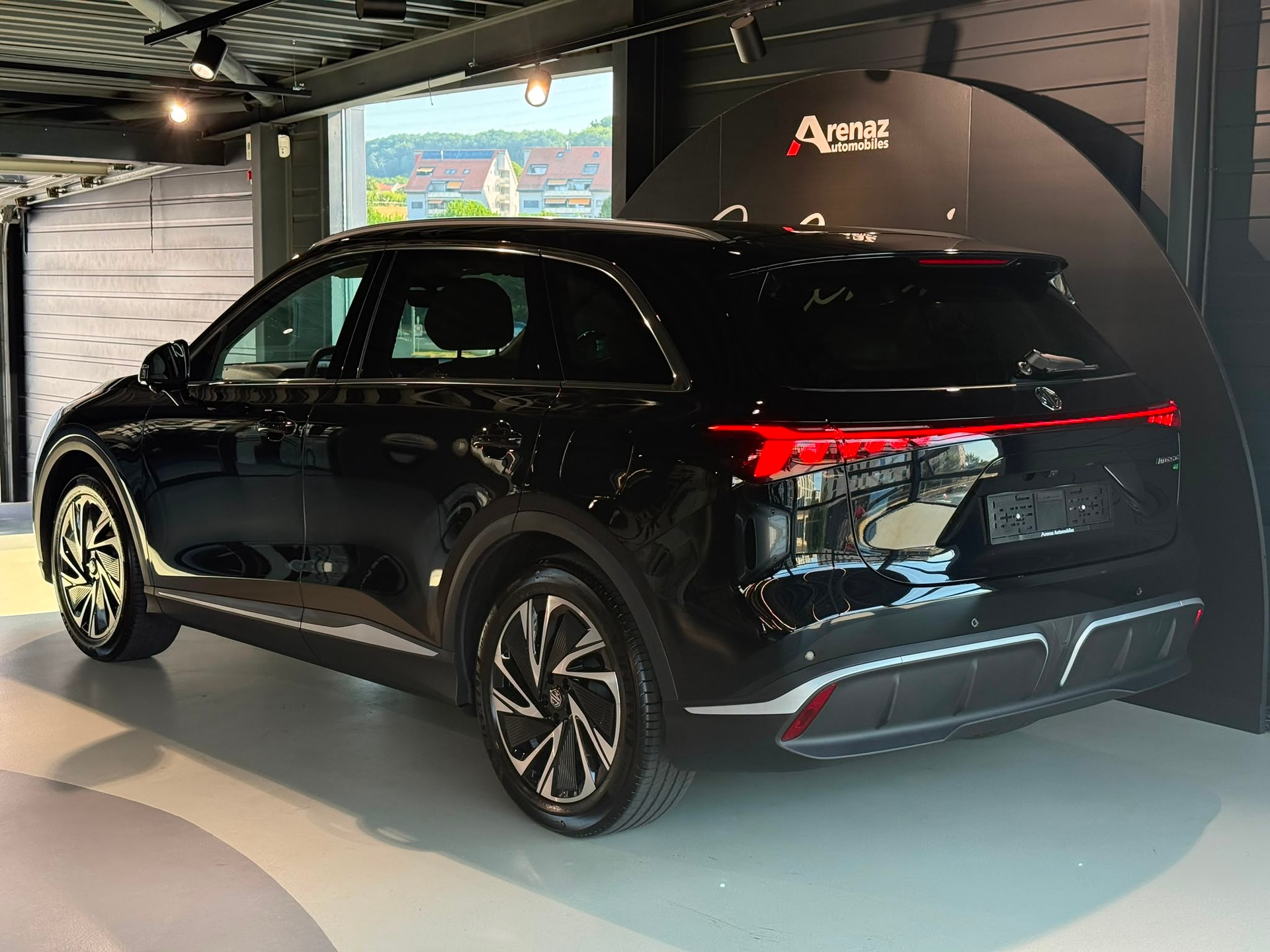 MG S6 EV 77kWh Luxury AWD-image-4