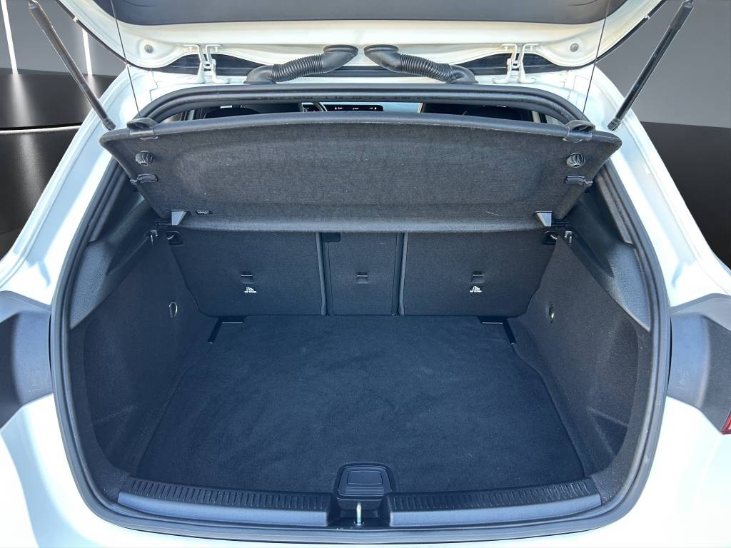 MERCEDES-BENZ A 180 AMG Line 7G-DCT-image-11