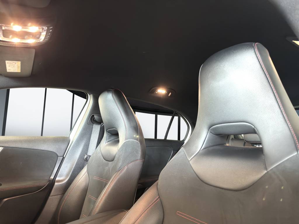 MERCEDES-BENZ A 180 AMG Line 7G-DCT-image-9