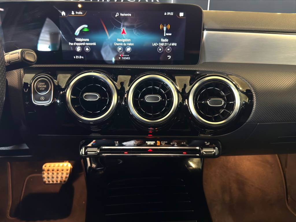 MERCEDES-BENZ A 180 AMG Line 7G-DCT-image-6