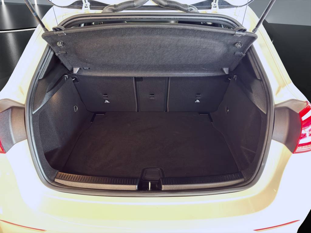 MERCEDES-BENZ A 180 AMG Line 7G-DCT-image-11