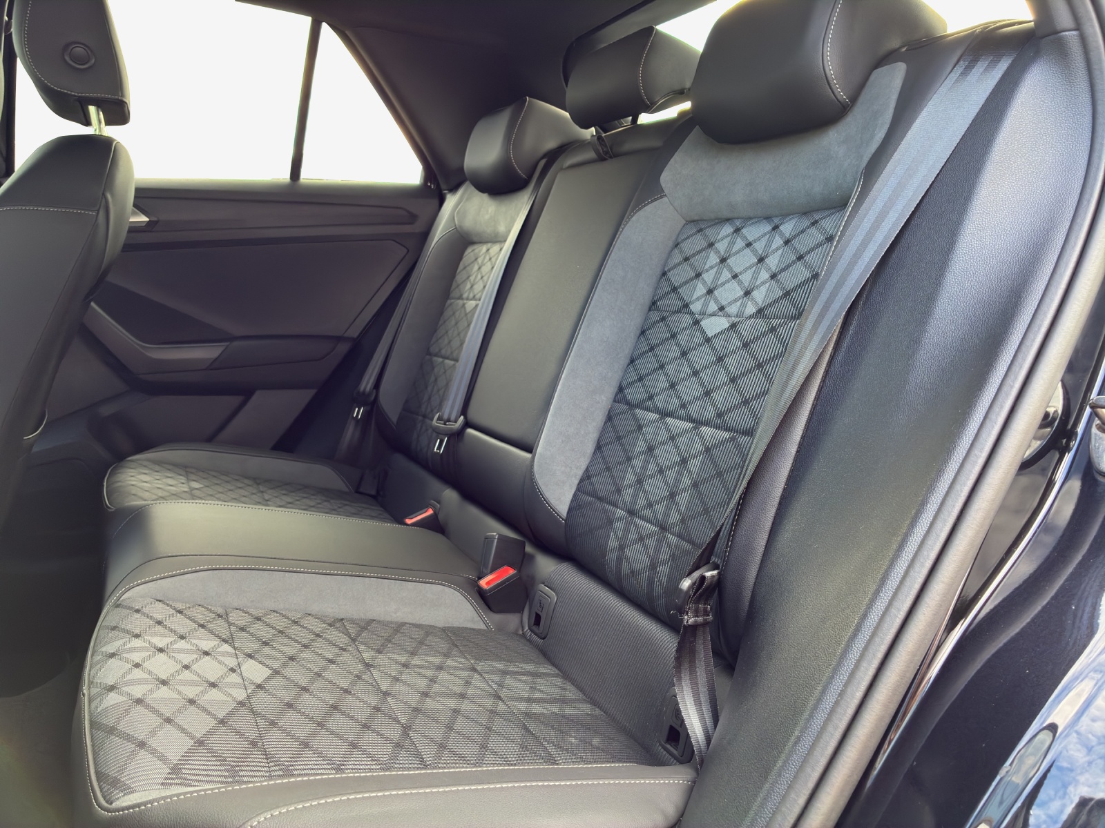 VW T-Roc 2.0 TSI R-Line DSG 4Motion-image-11