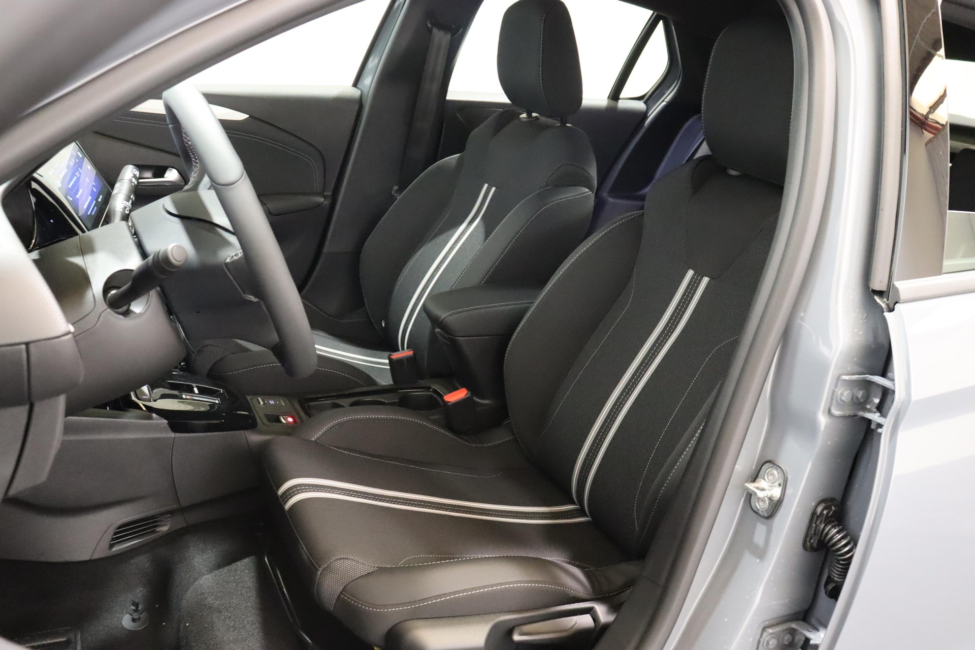 OPEL Corsa 1.2 T Hybrid Viva-image-3