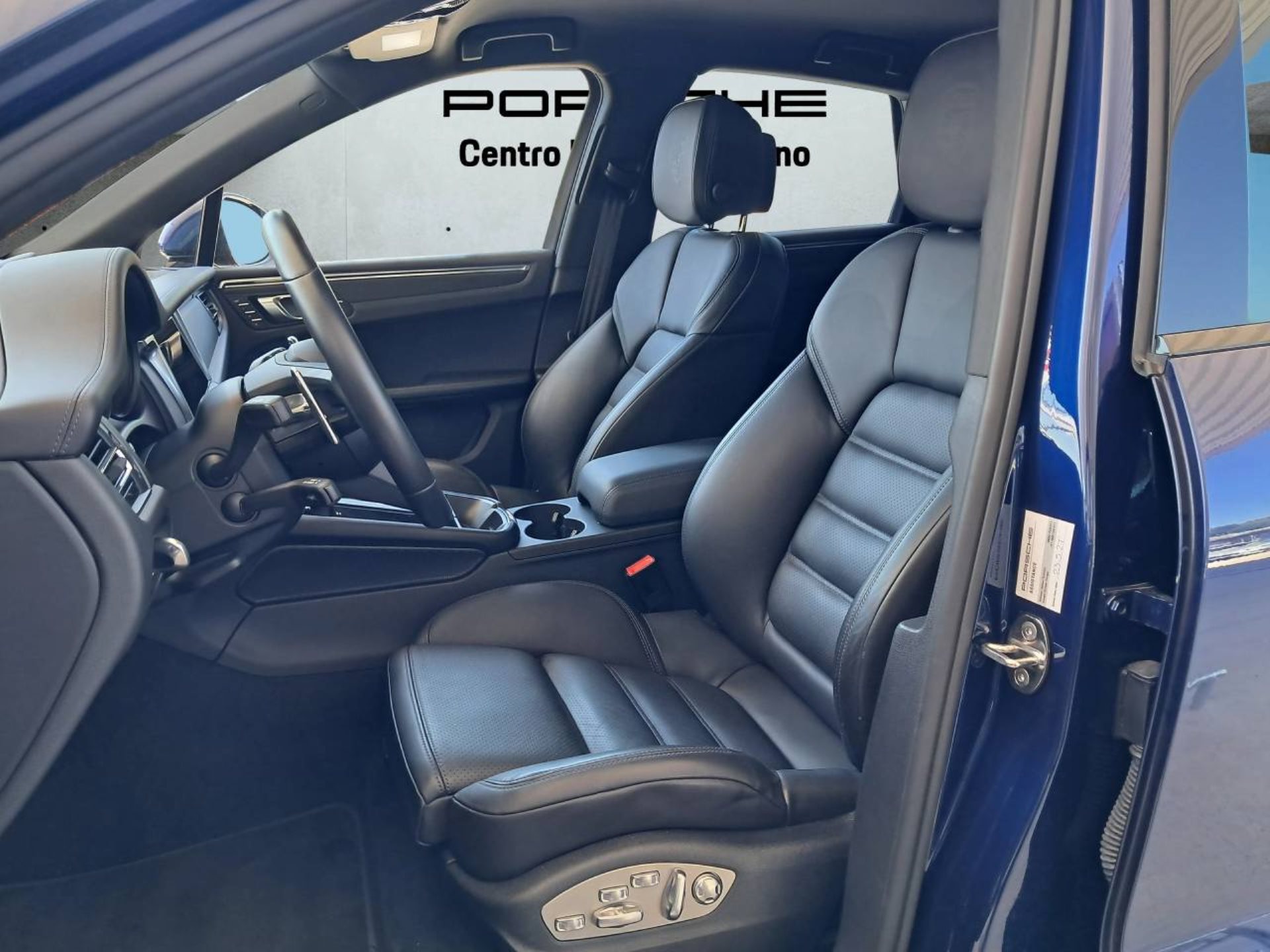 PORSCHE Macan T (MY23)-image-4