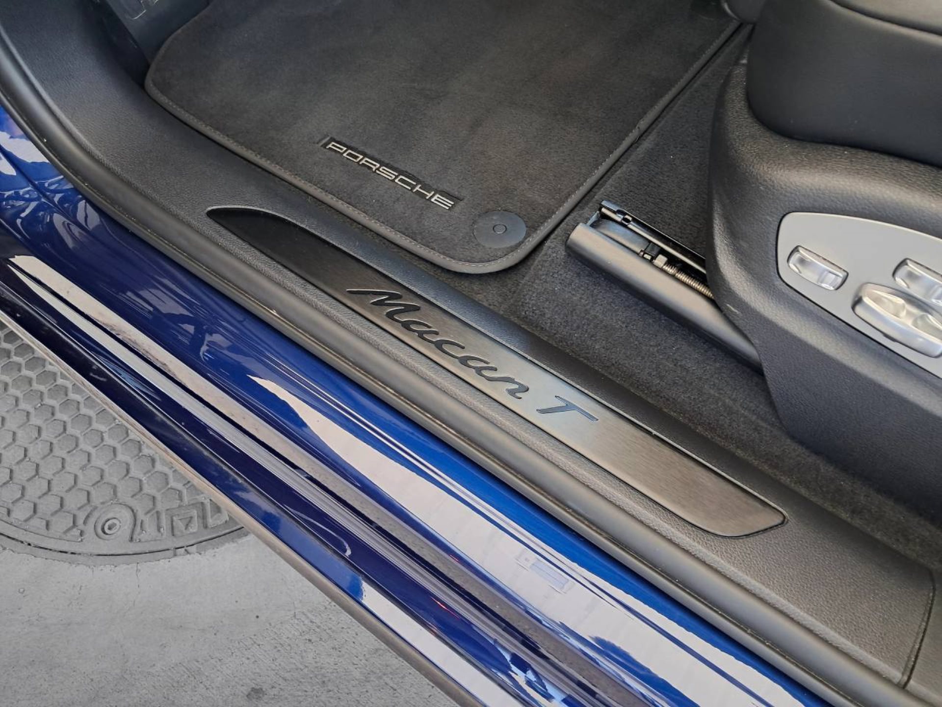 PORSCHE Macan T (MY23)-image-25