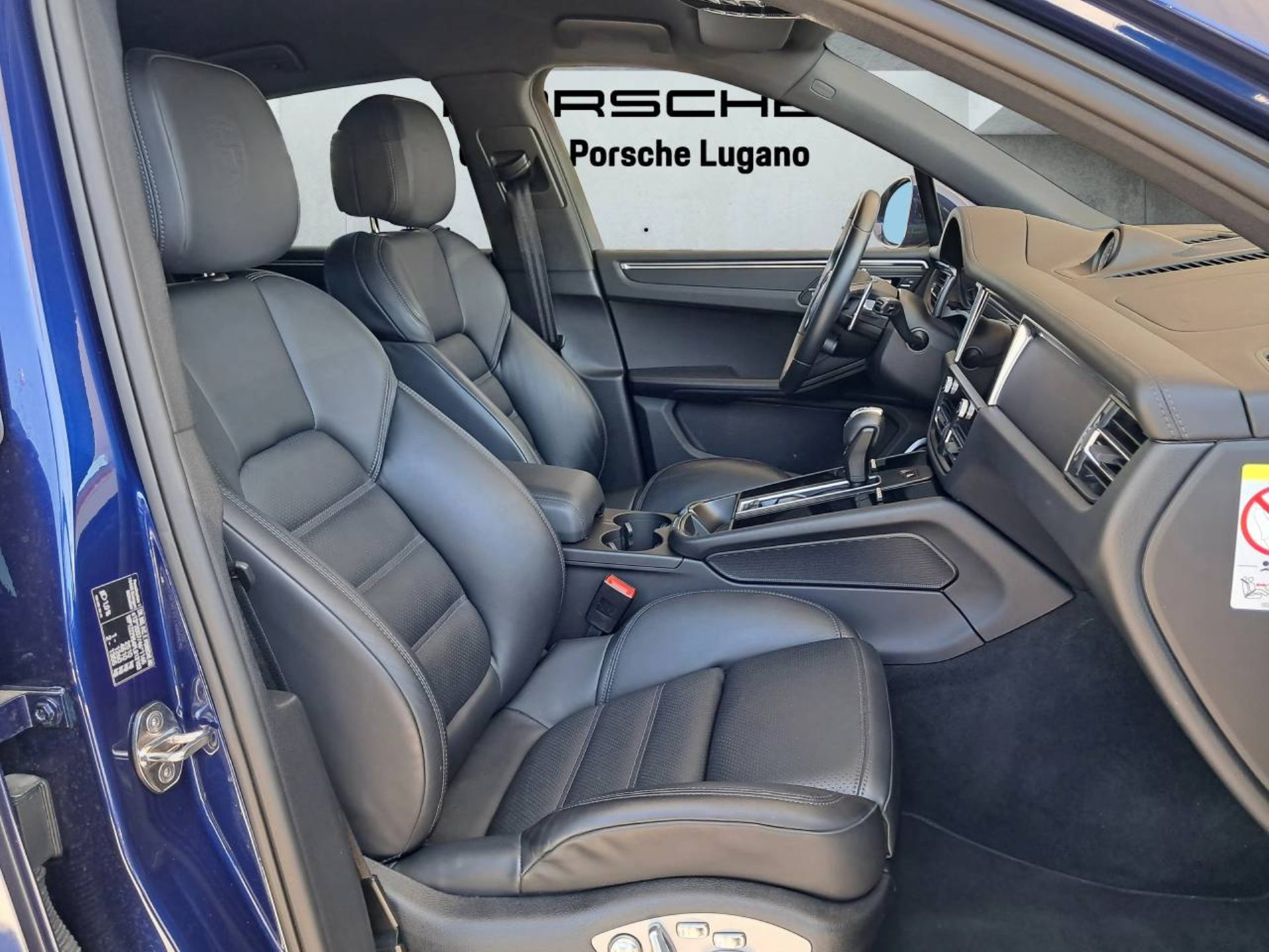 PORSCHE Macan T (MY23)-image-14