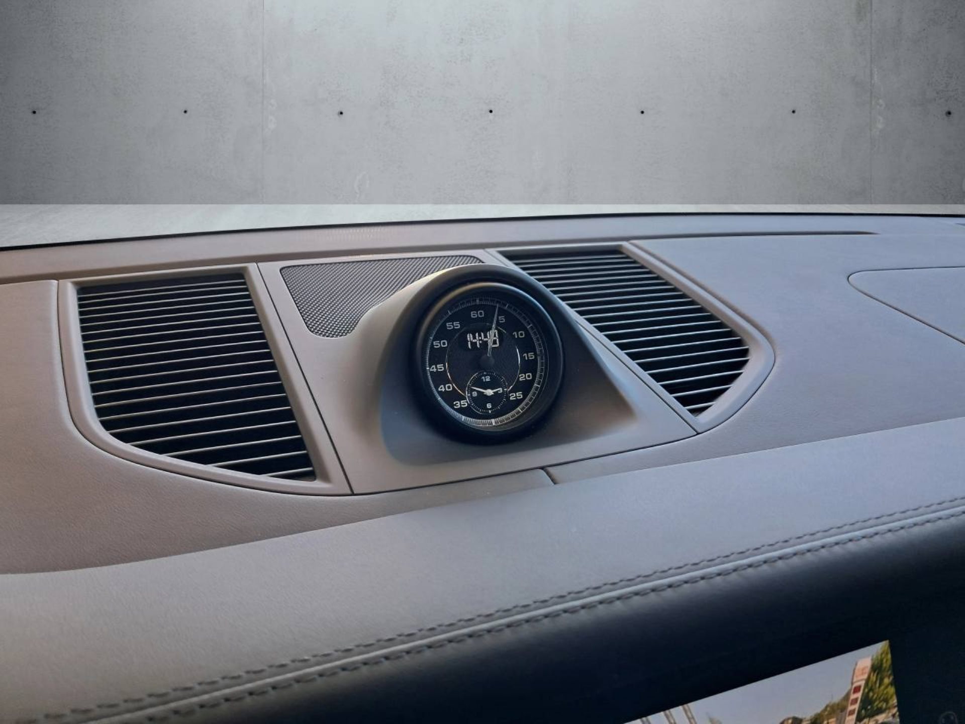 PORSCHE Macan T (MY23)-image-24